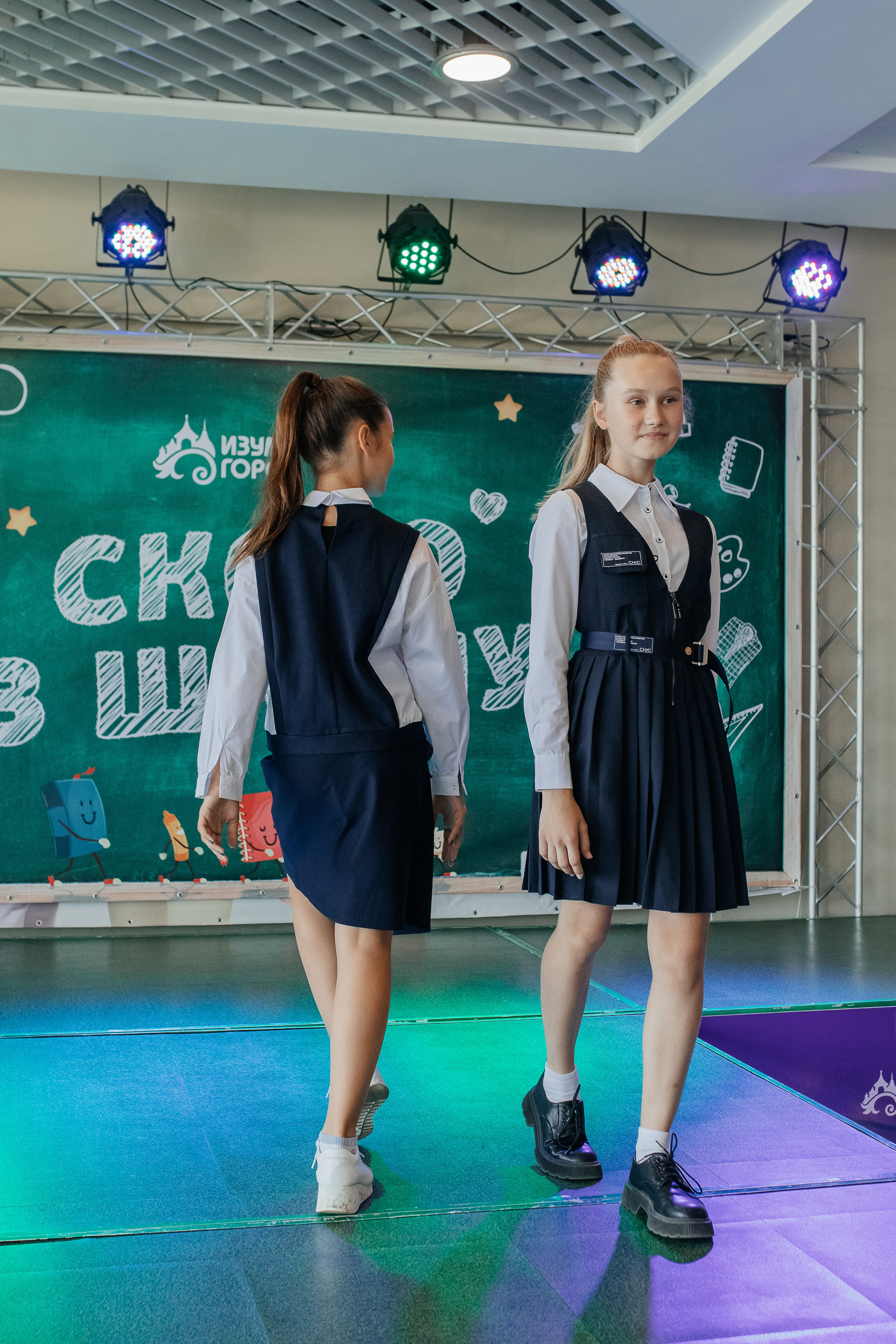 Показ «Скоро в школу» в Изумрудном городе. Семейный и свадебный фотограф в Томске Марилова Ольга