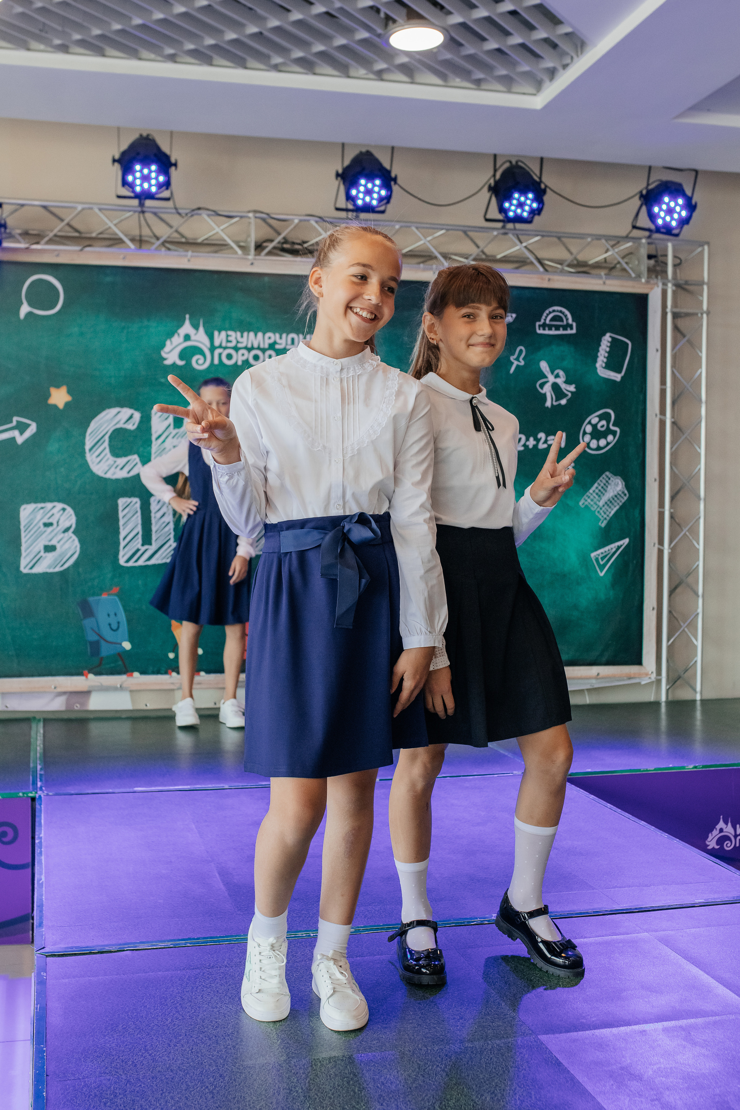 Показ «Скоро в школу» в Изумрудном городе. Семейный и свадебный фотограф в Томске Марилова Ольга