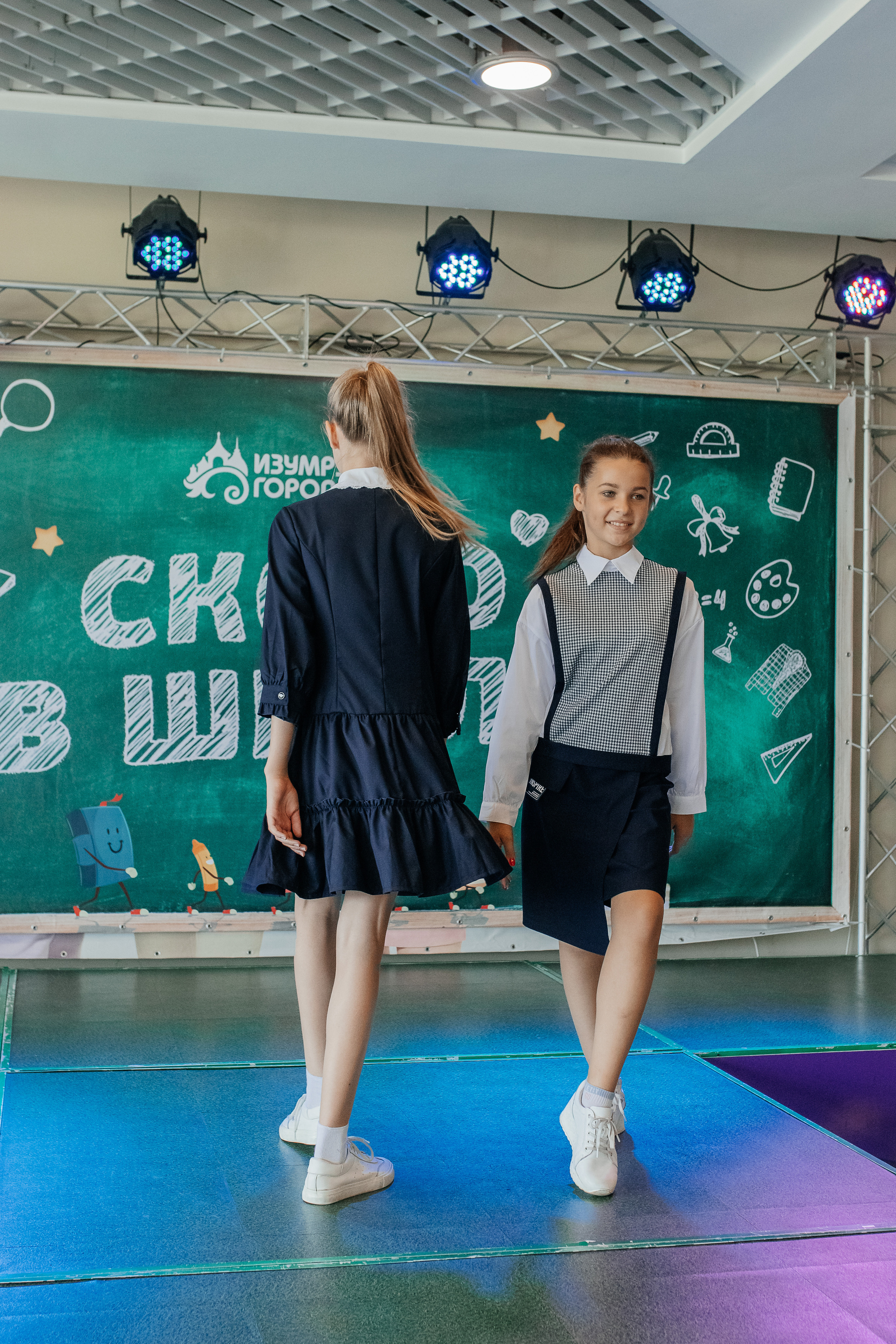 Показ «Скоро в школу» в Изумрудном городе. Семейный и свадебный фотограф в Томске Марилова Ольга