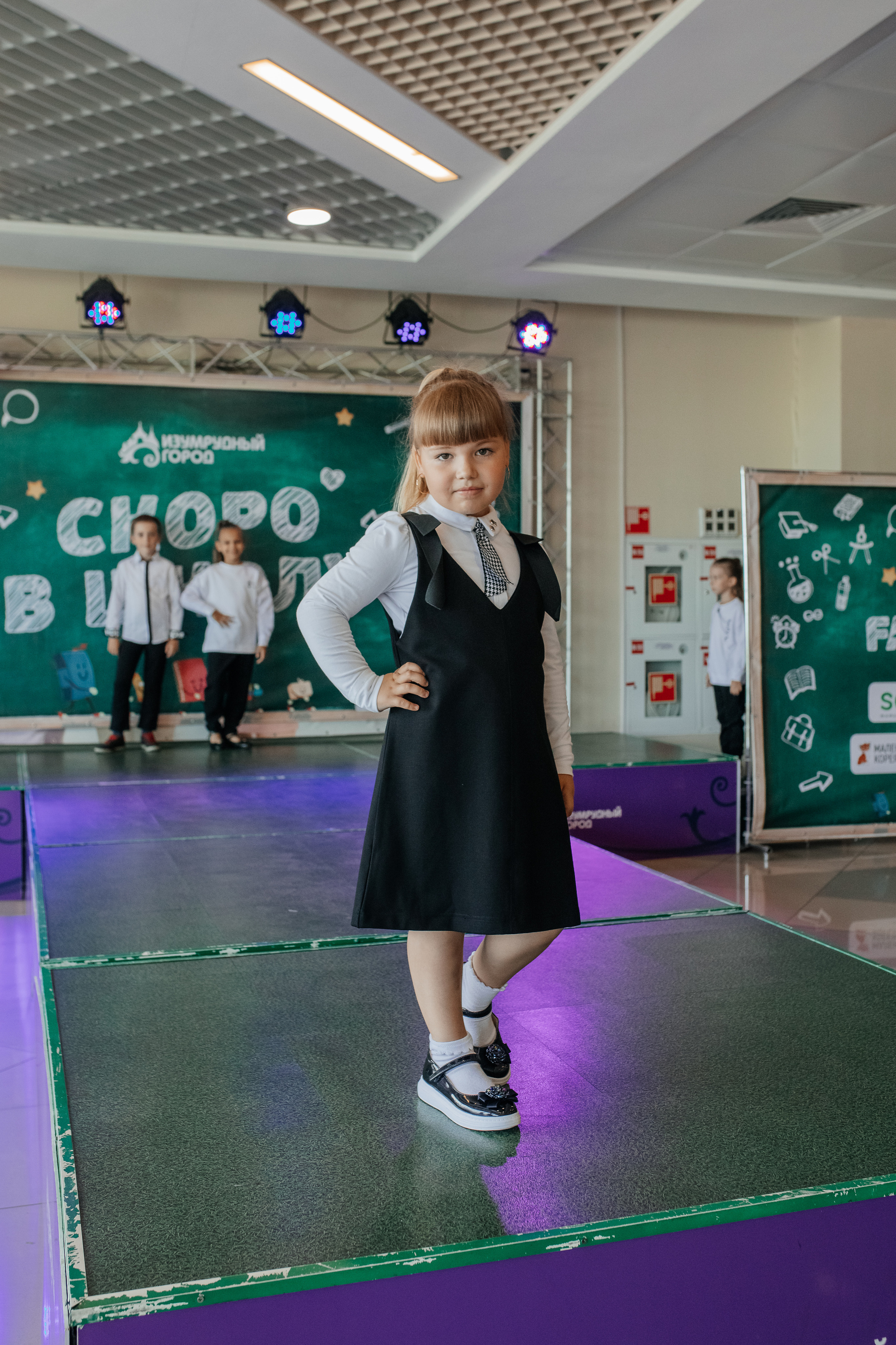 Показ «Скоро в школу» в Изумрудном городе. Семейный и свадебный фотограф в Томске Марилова Ольга