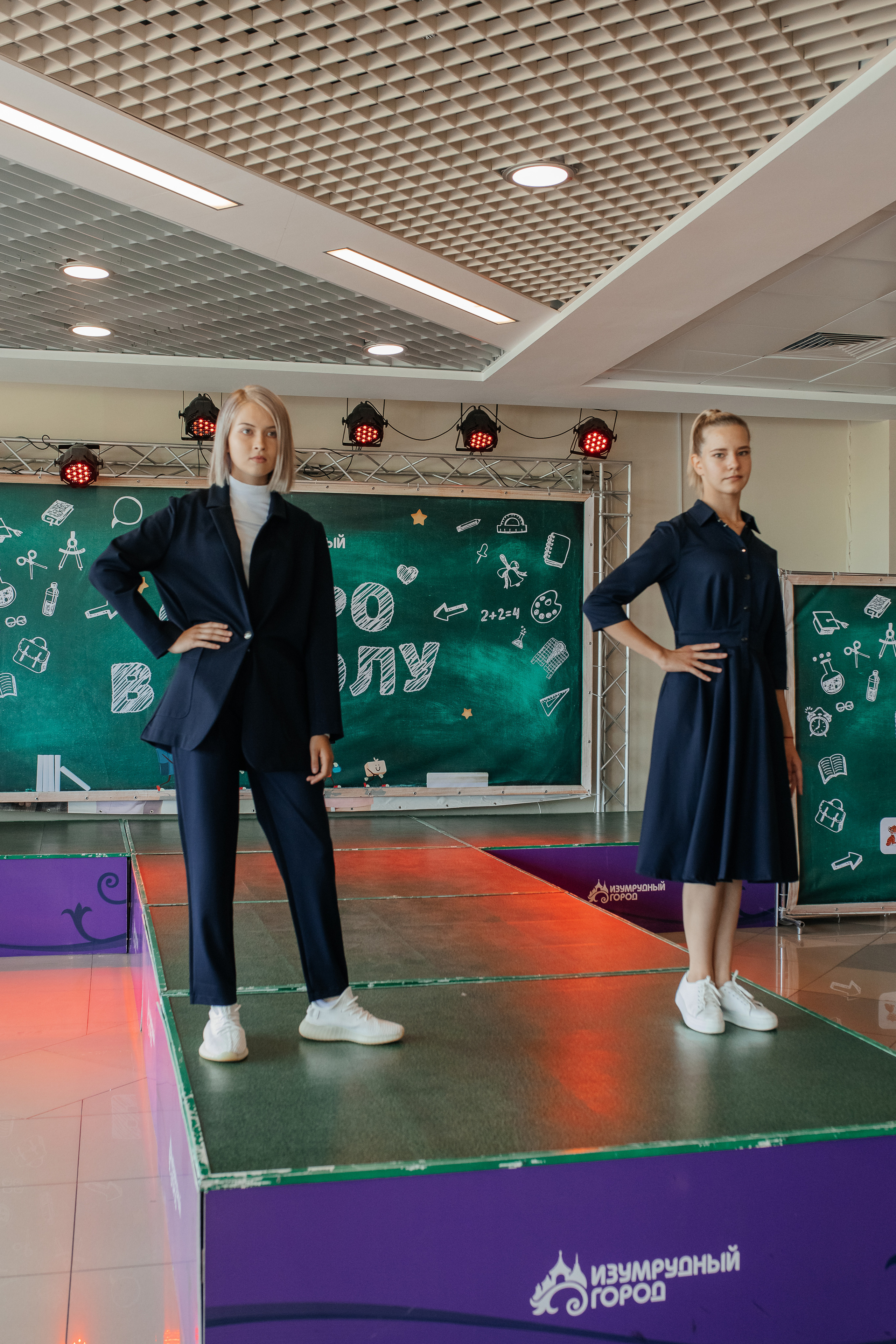 Показ «Скоро в школу» в Изумрудном городе. Семейный и свадебный фотограф в Томске Марилова Ольга