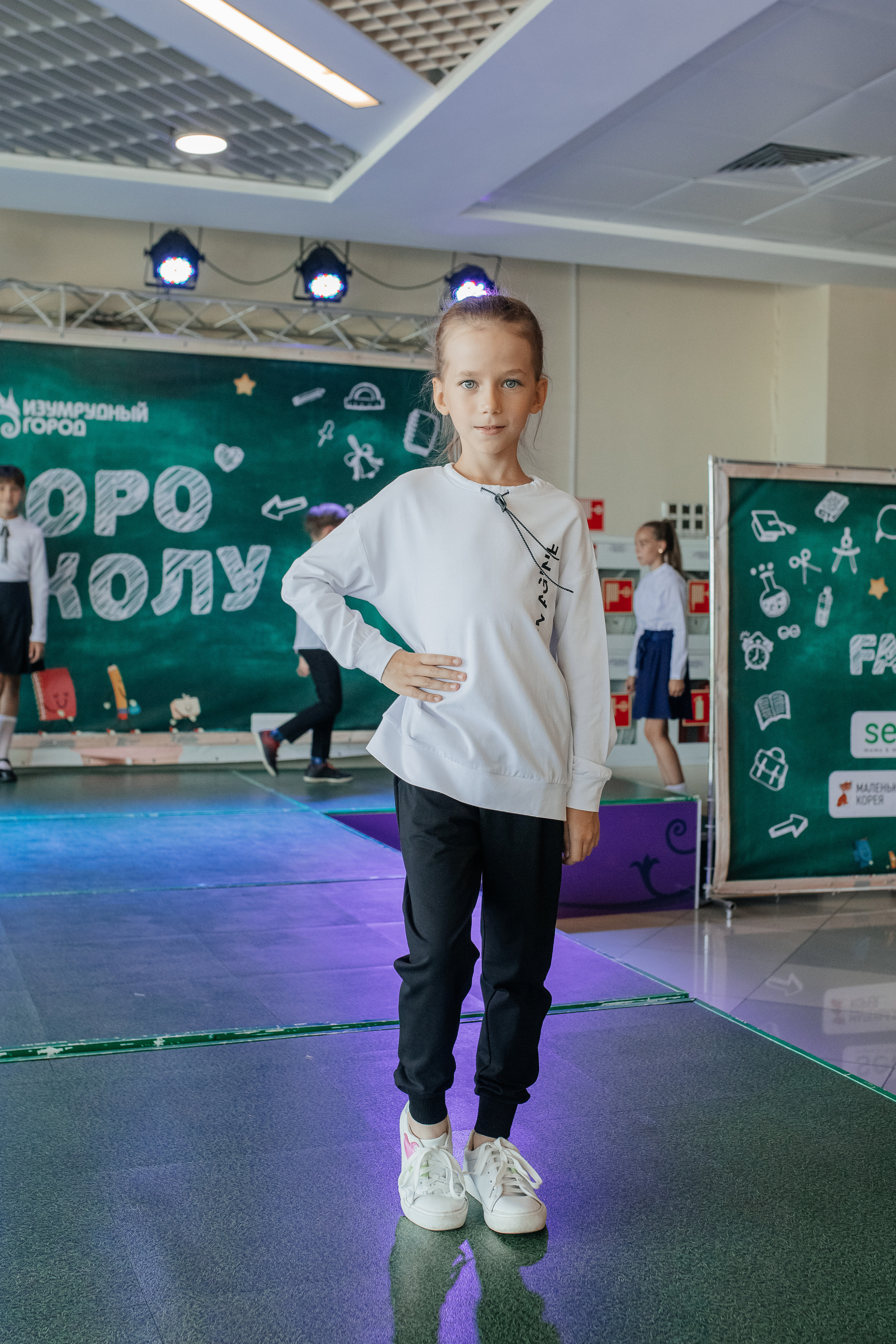 Показ «Скоро в школу» в Изумрудном городе. Семейный и свадебный фотограф в Томске Марилова Ольга