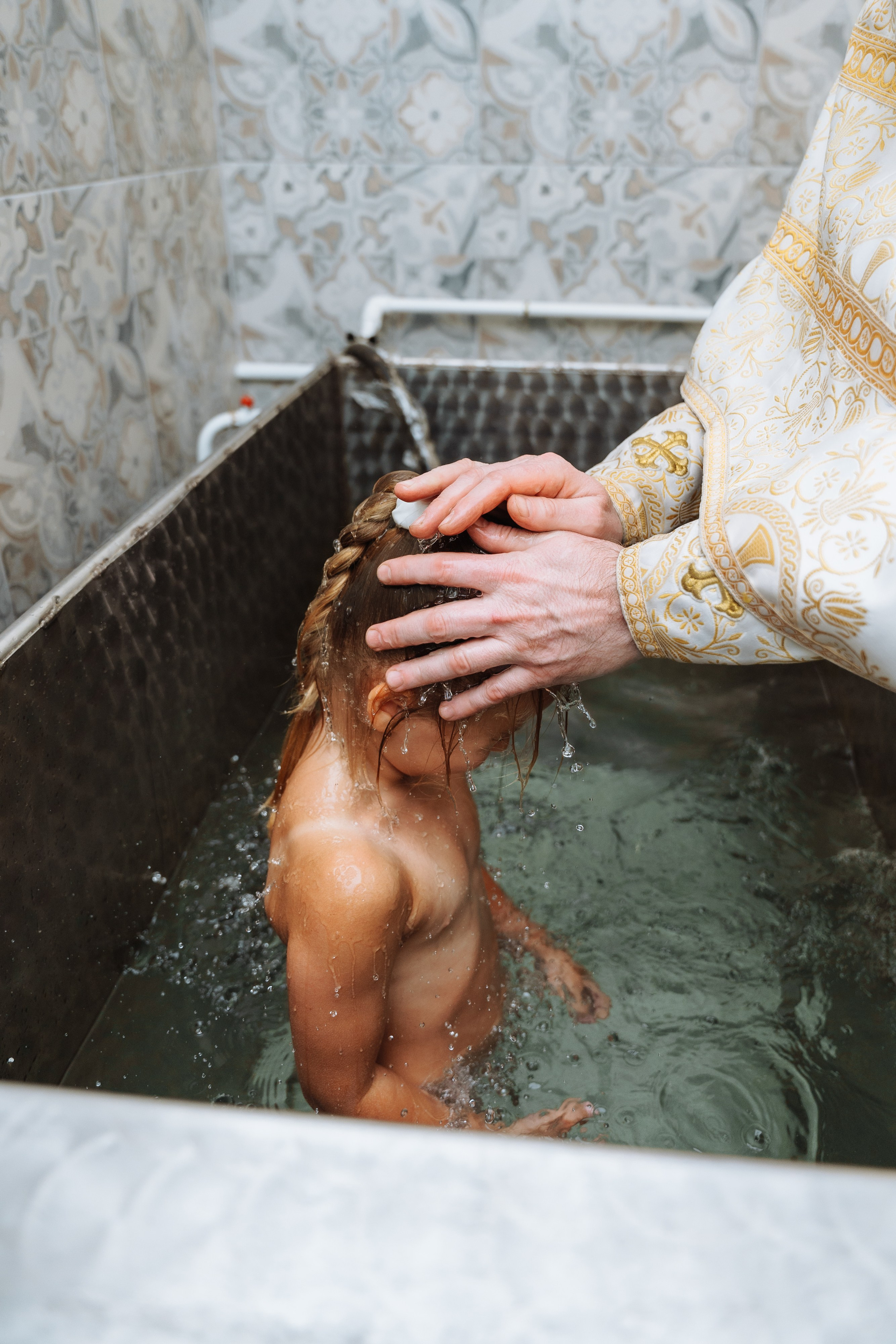 Таинство крещения 2024. Свадебный и семейный фотограф Марина Лежнева, г. Уфа