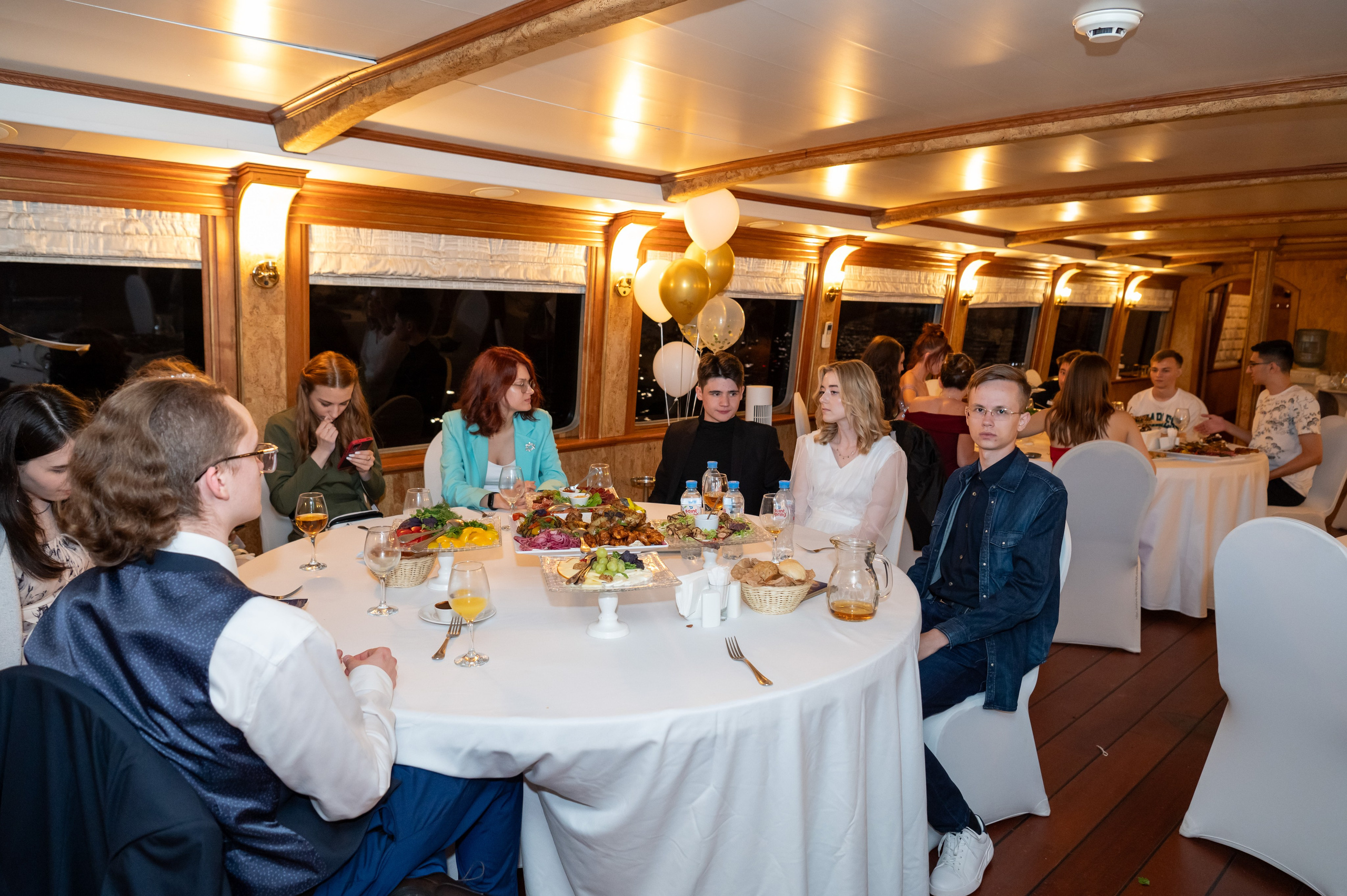 Выпускной вечер 11 класс на теплоходе. Детский и семейный фотограф г. Москва Оксана Катаджи