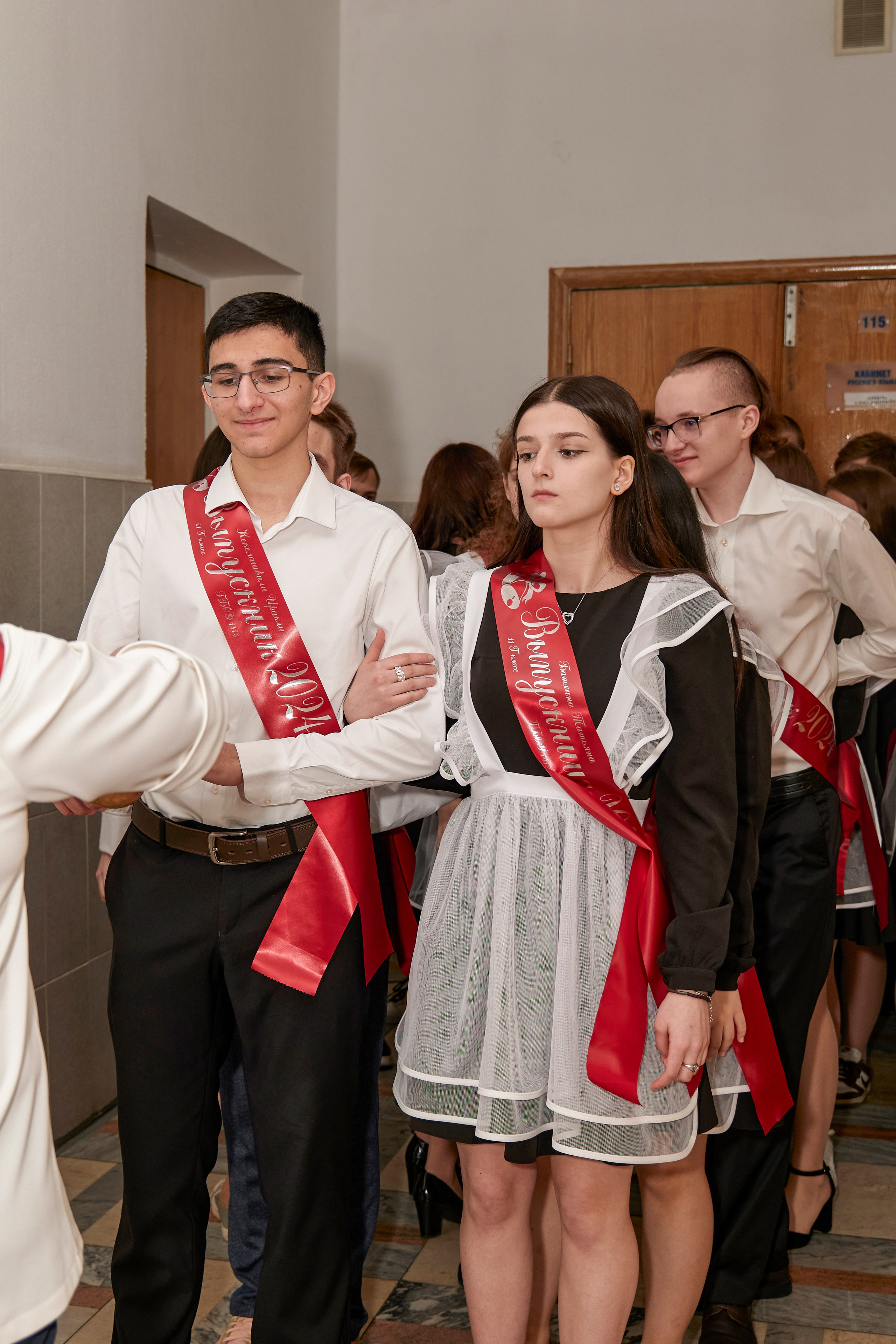 Последний звонок школа 1413. Детский и семейный фотограф г. Москва Оксана Катаджи