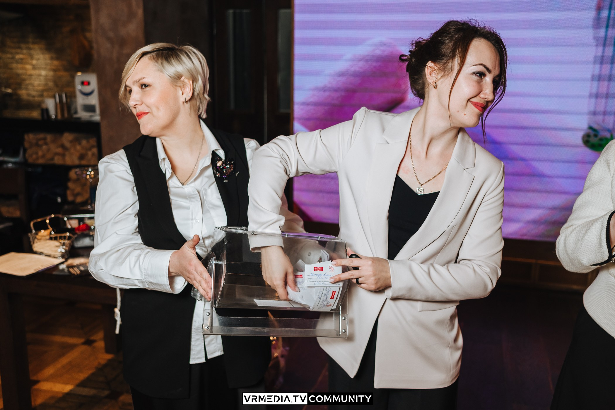 Модный вторник. Винный вечер «Жизнь замечательных людей»