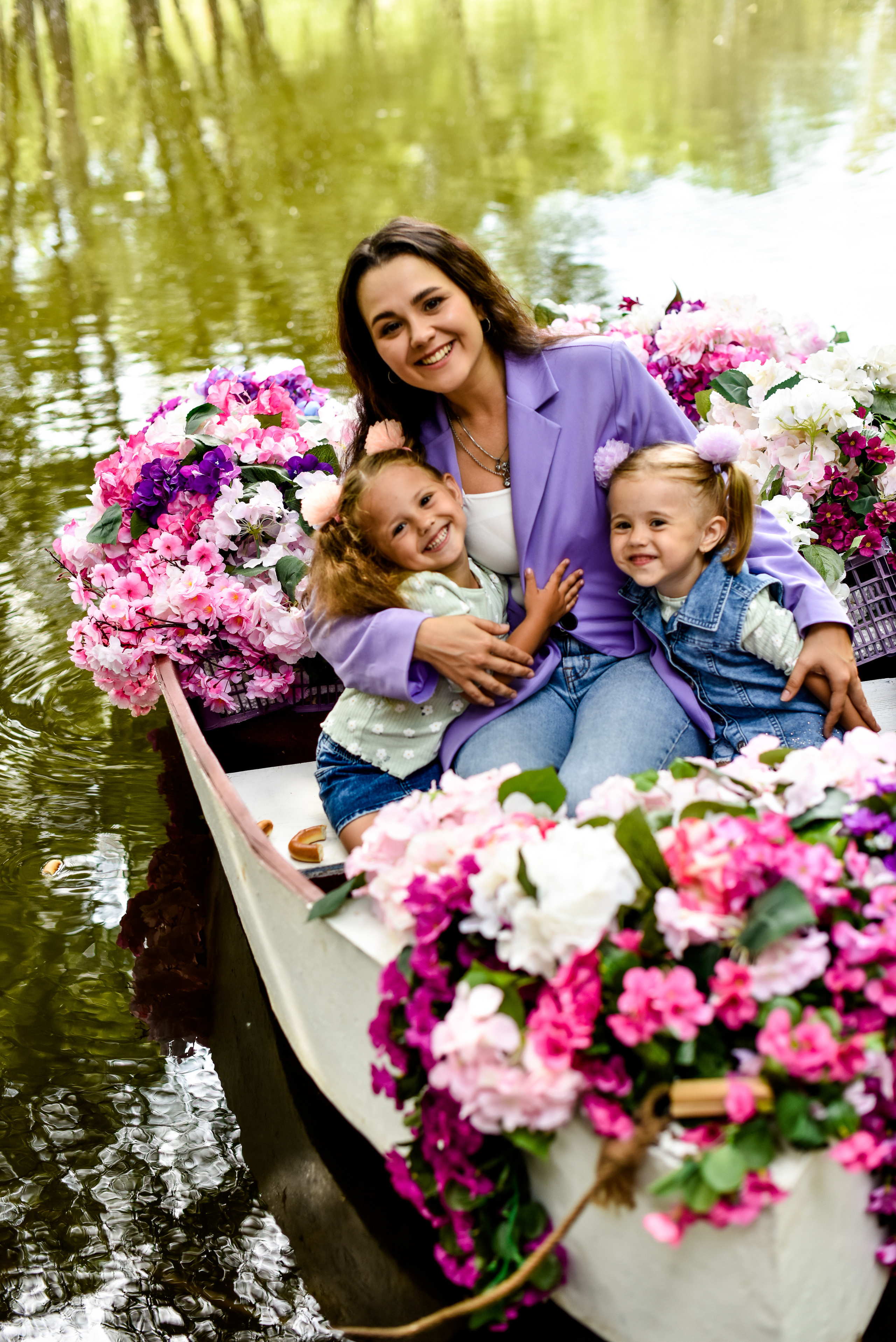 Красотки на лодке