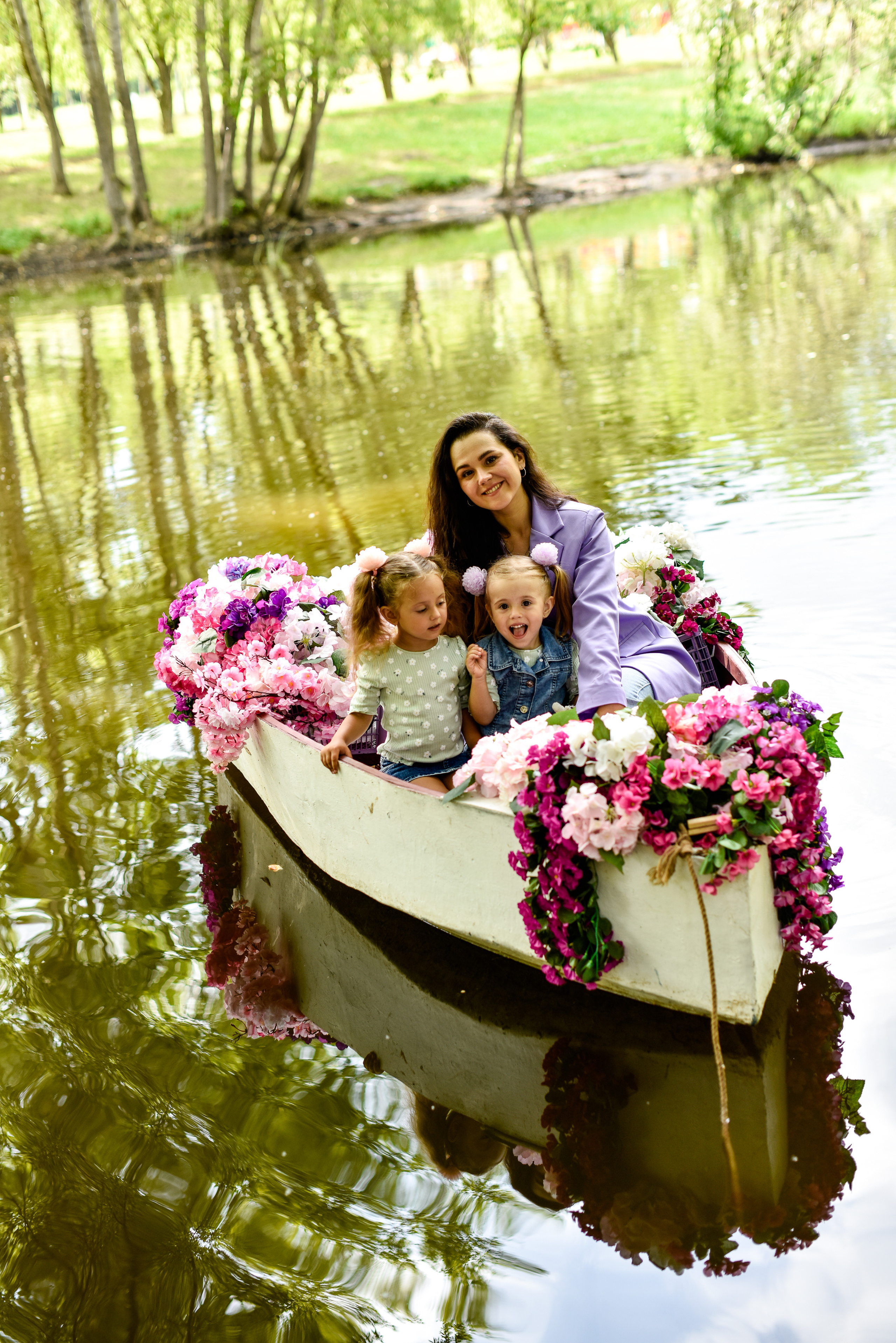 Красотки на лодке