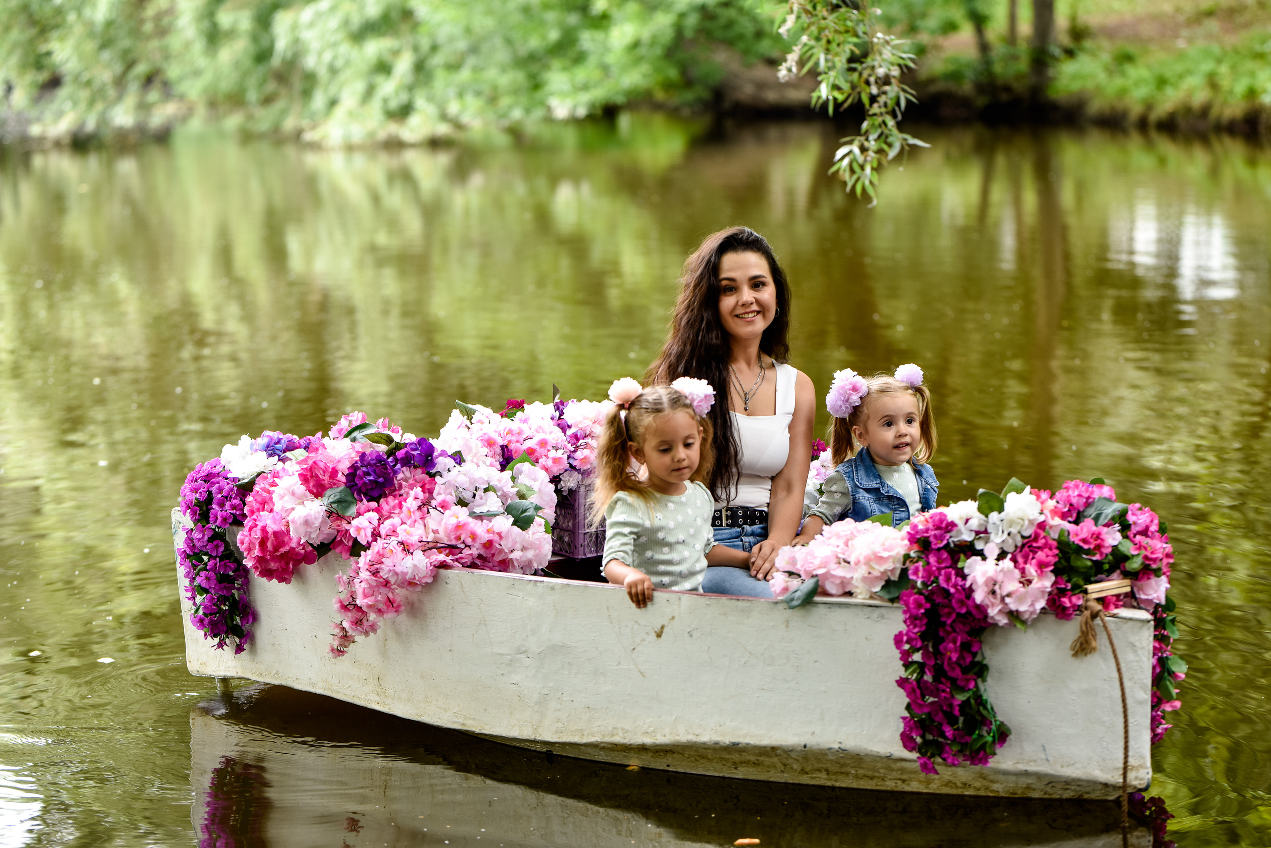 Красотки на лодке