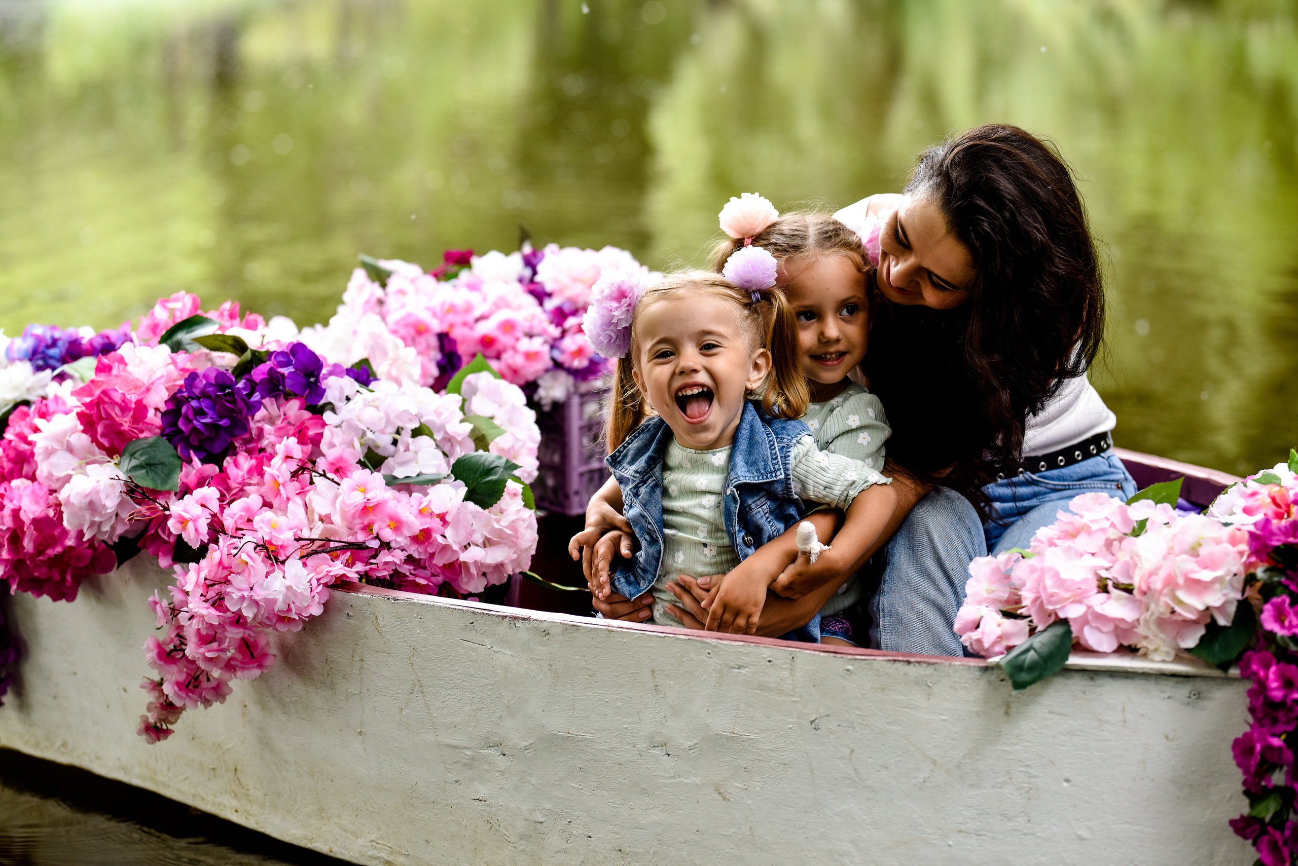 Красотки на лодке