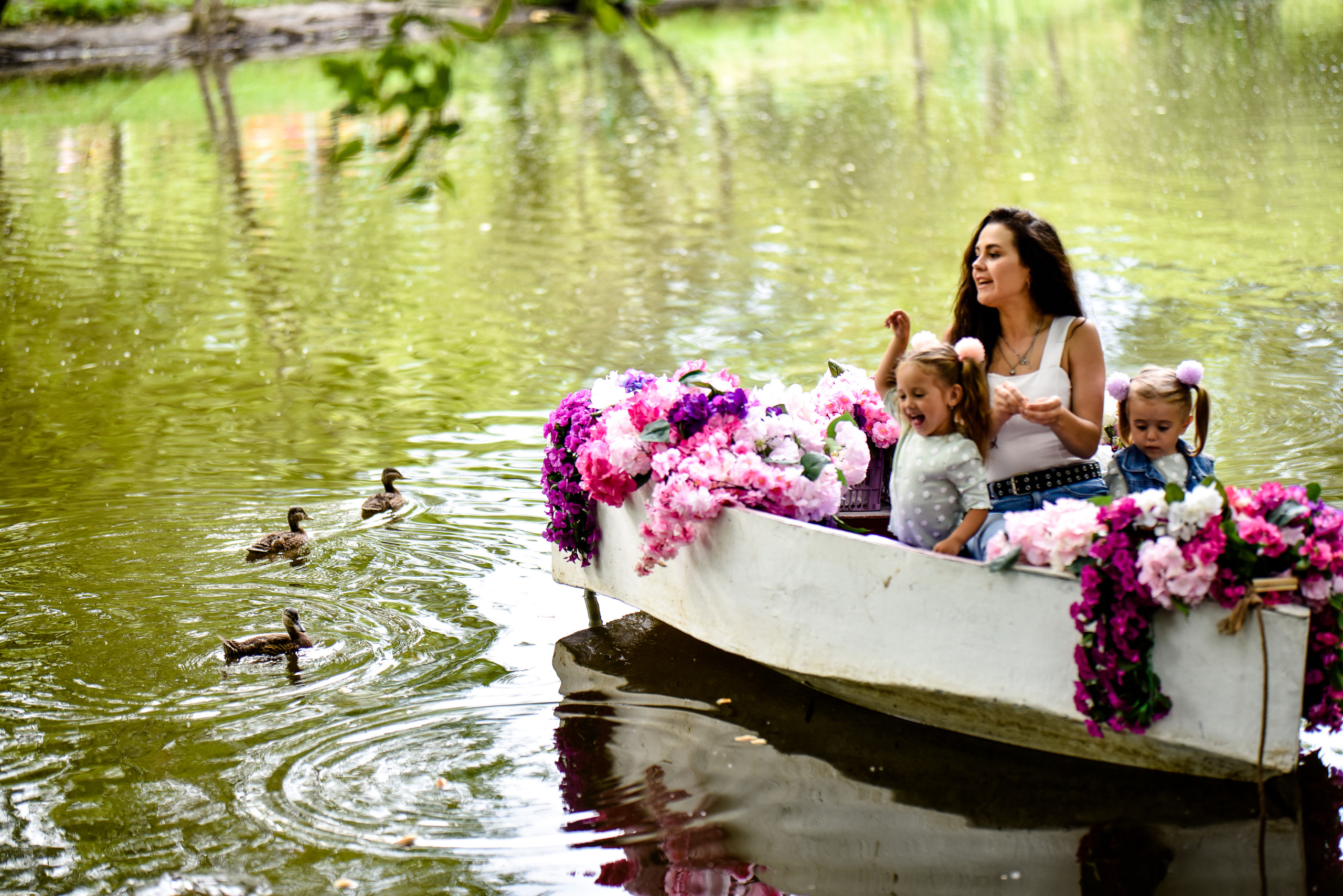 Красотки на лодке