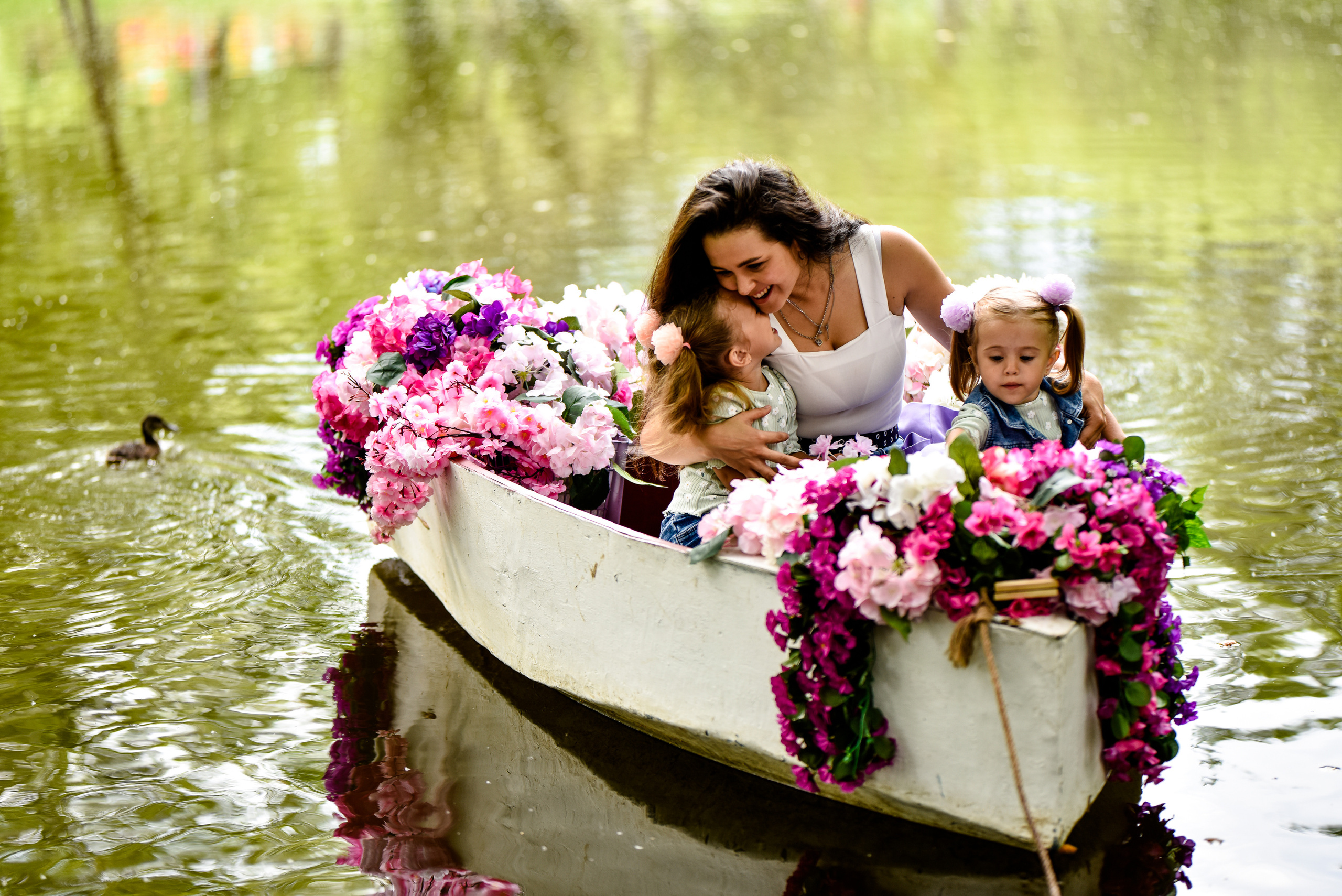 Красотки на лодке