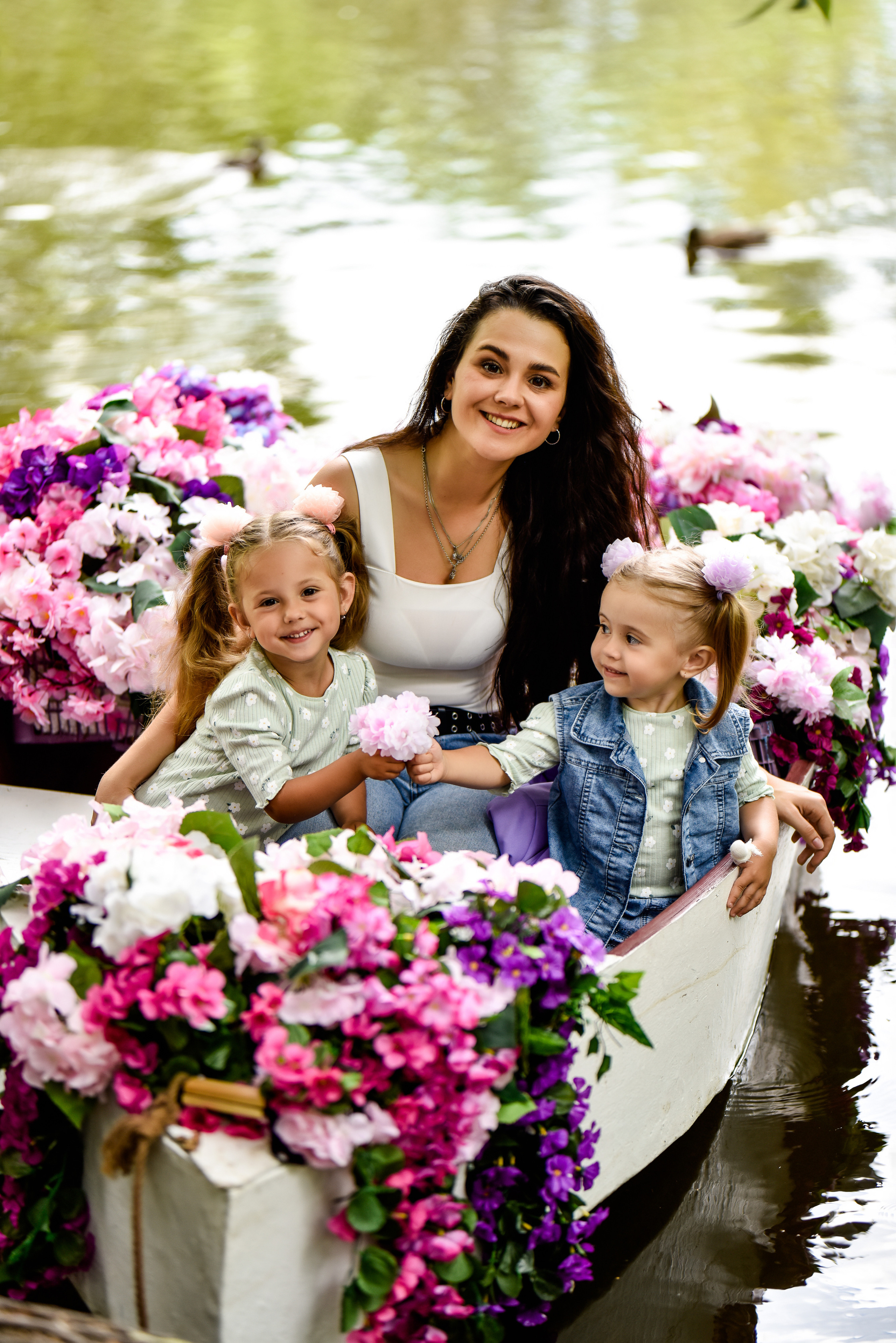 Красотки на лодке