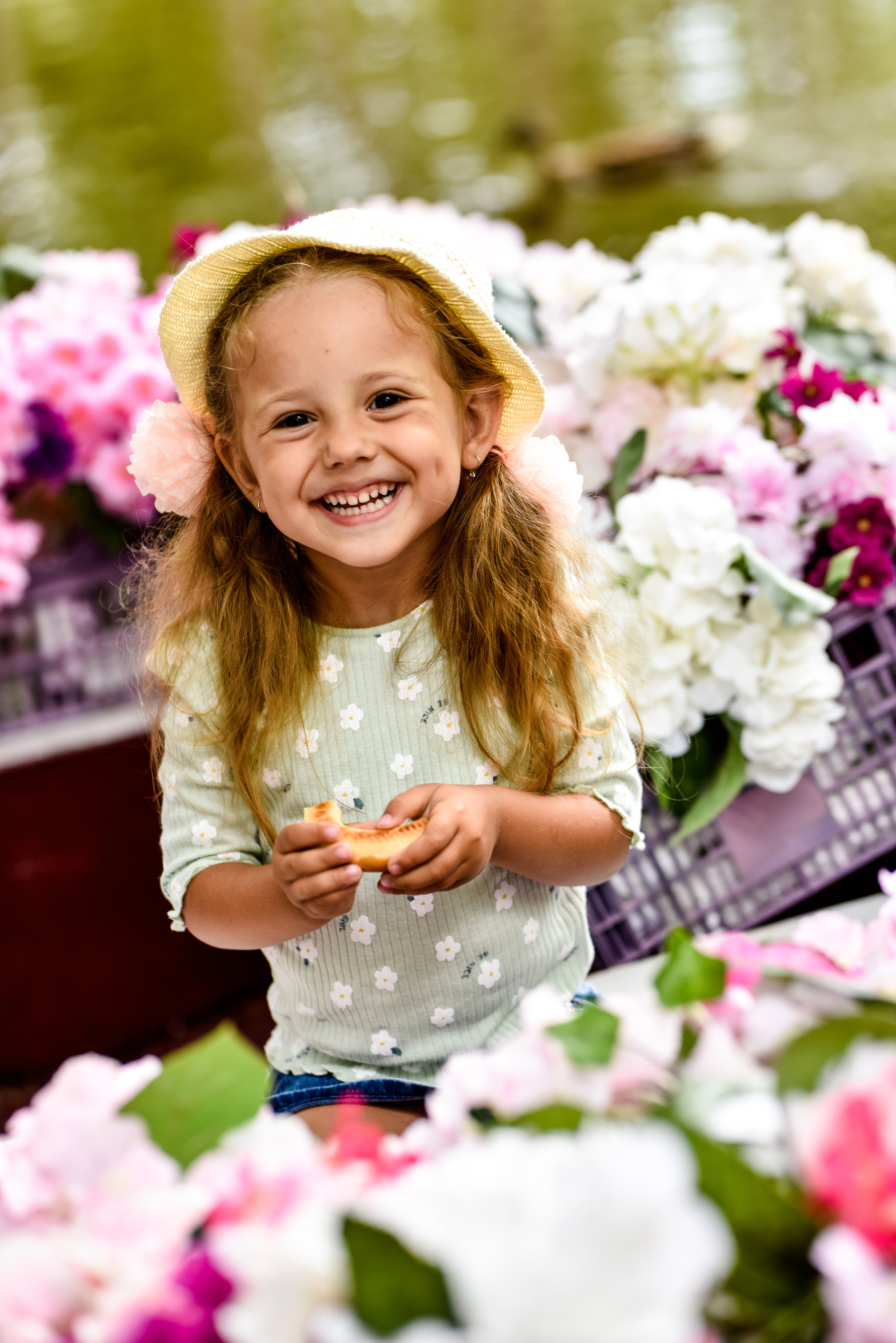 Красотки на лодке