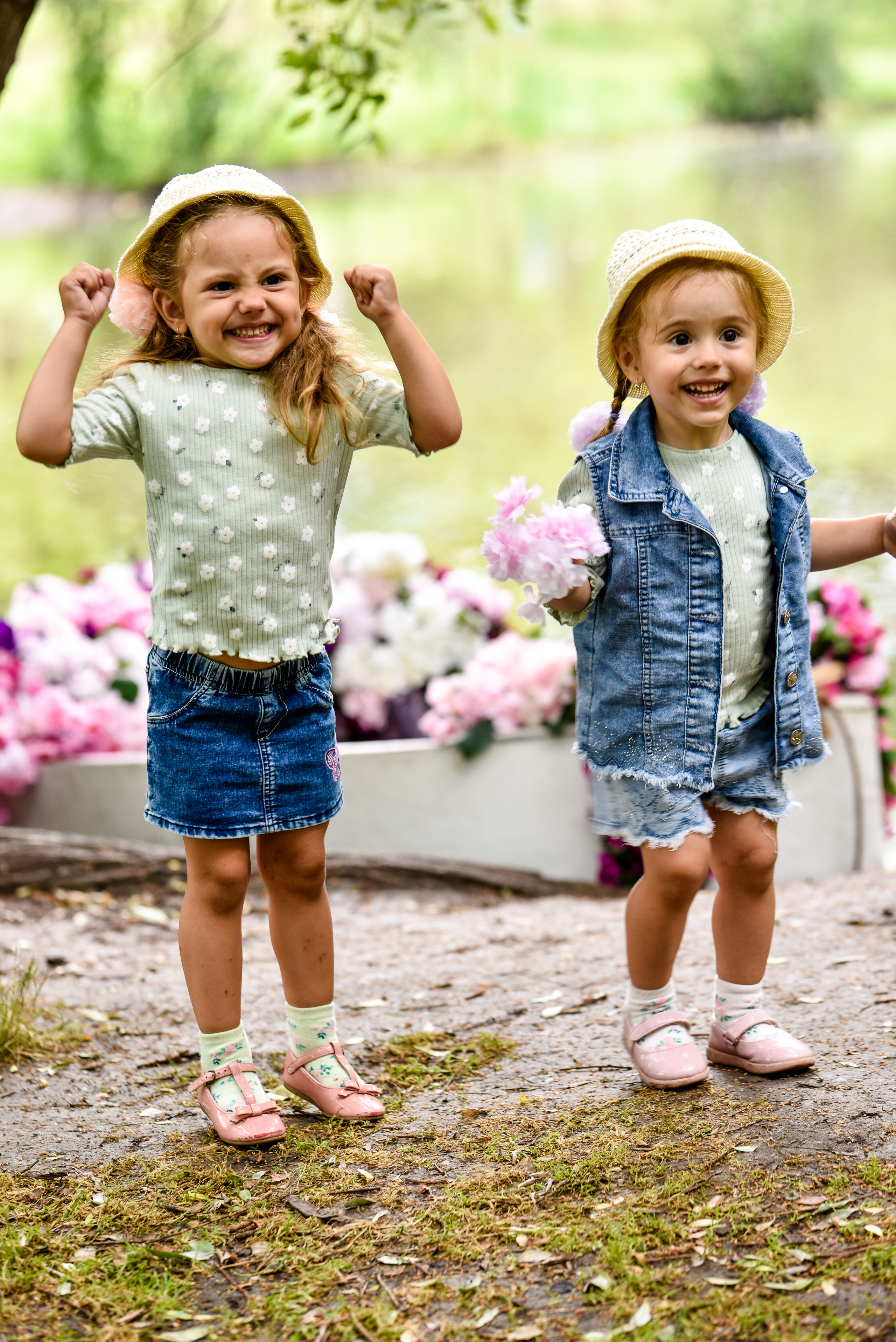 Красотки на лодке