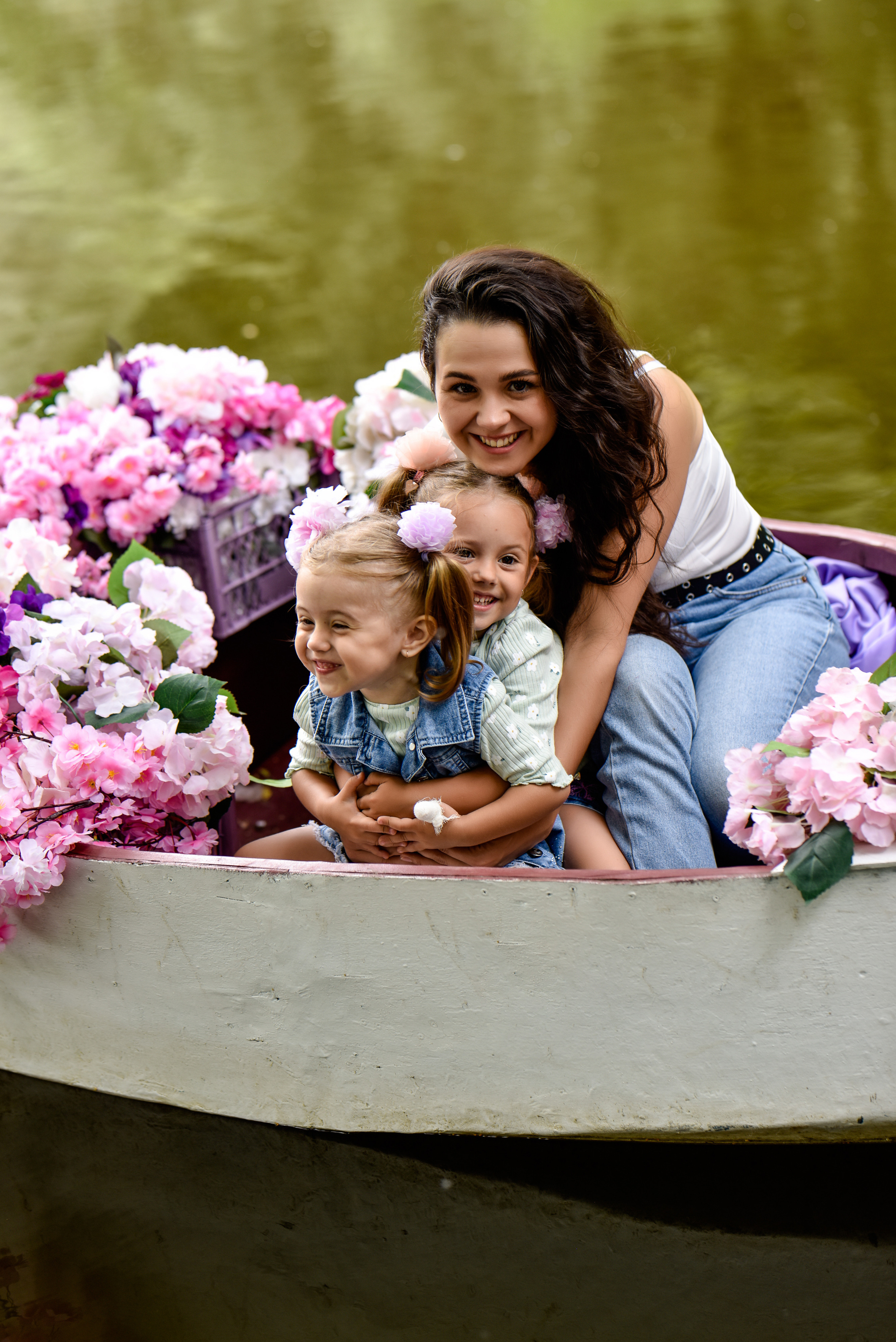 Красотки на лодке