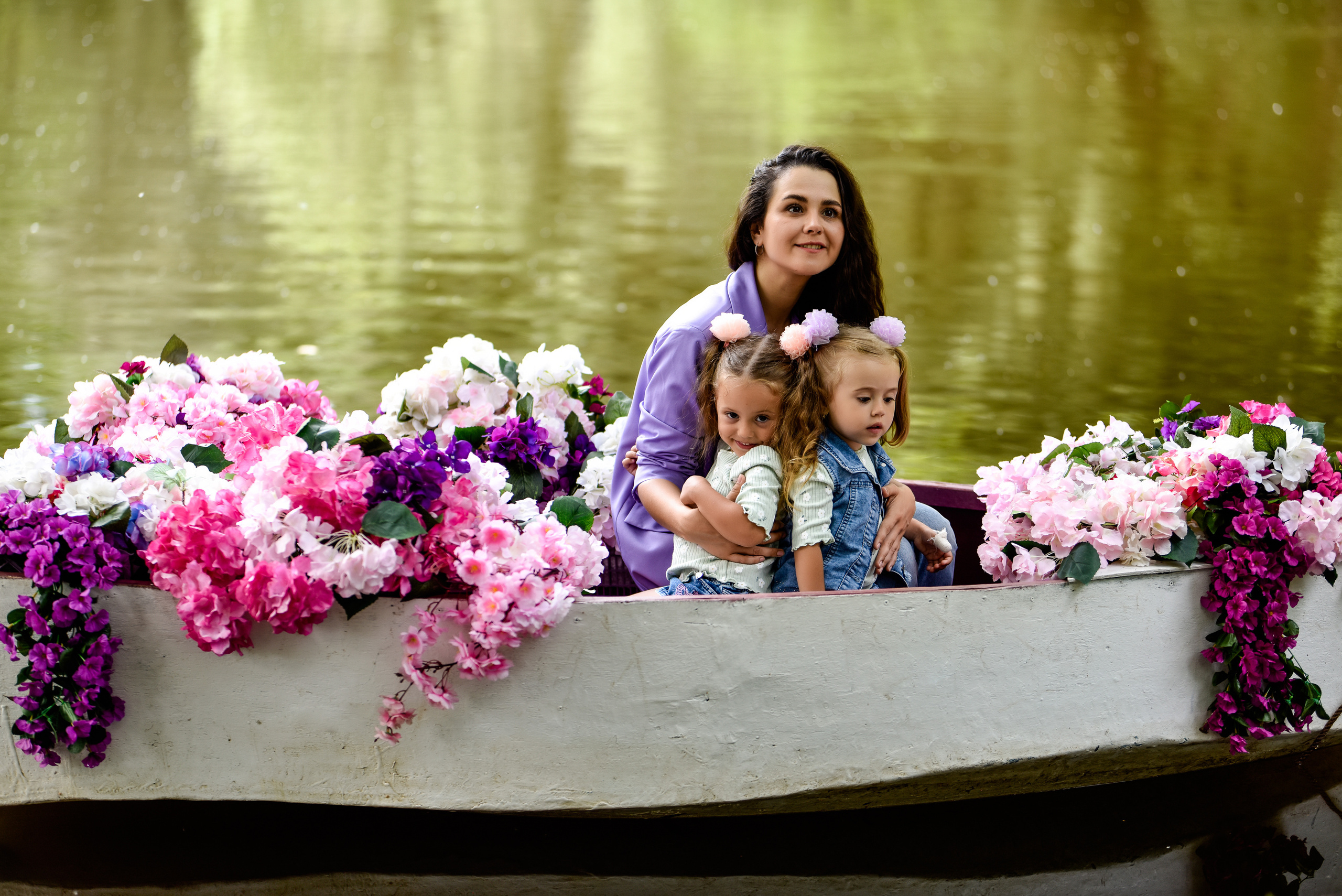 Красотки на лодке