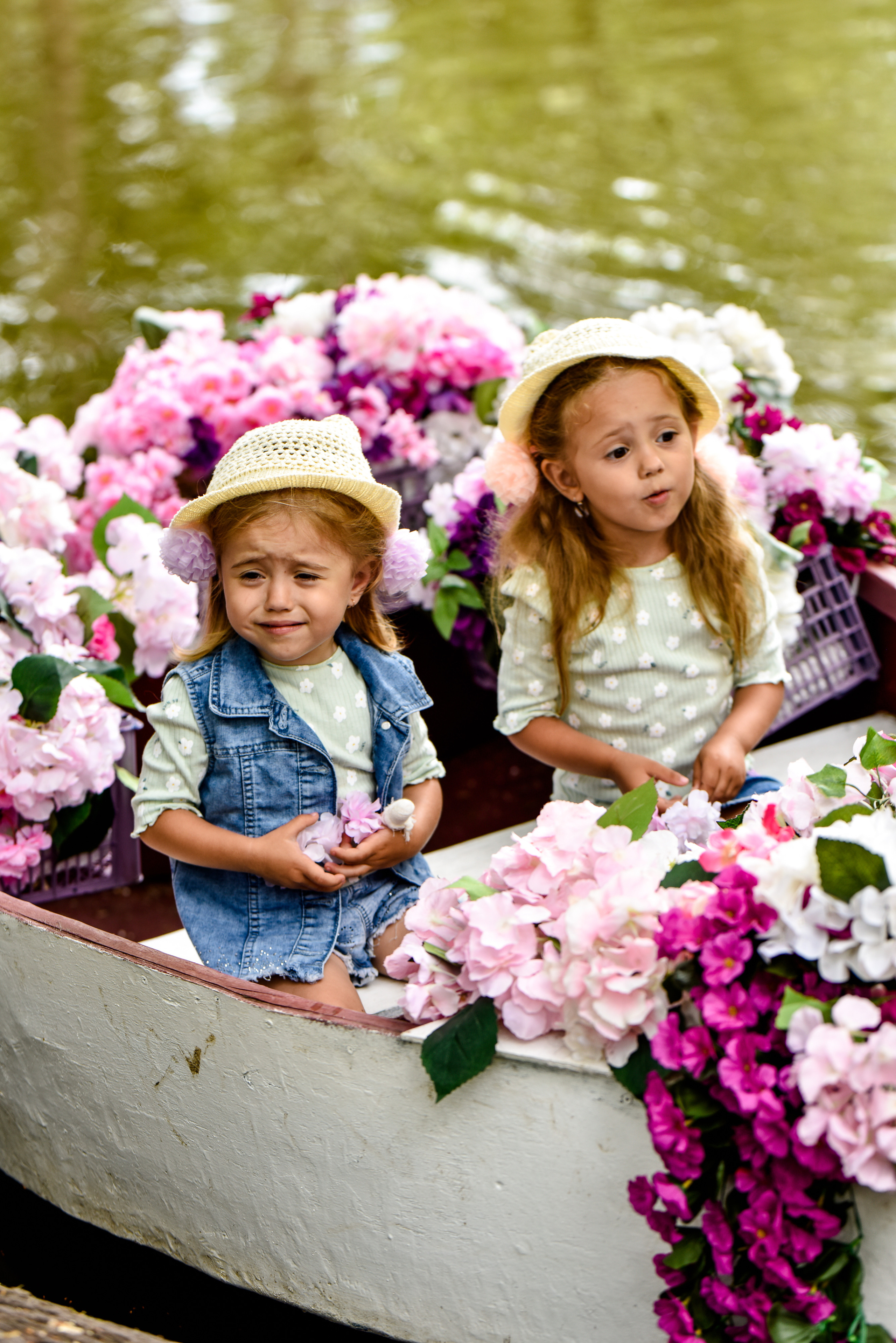 Красотки на лодке