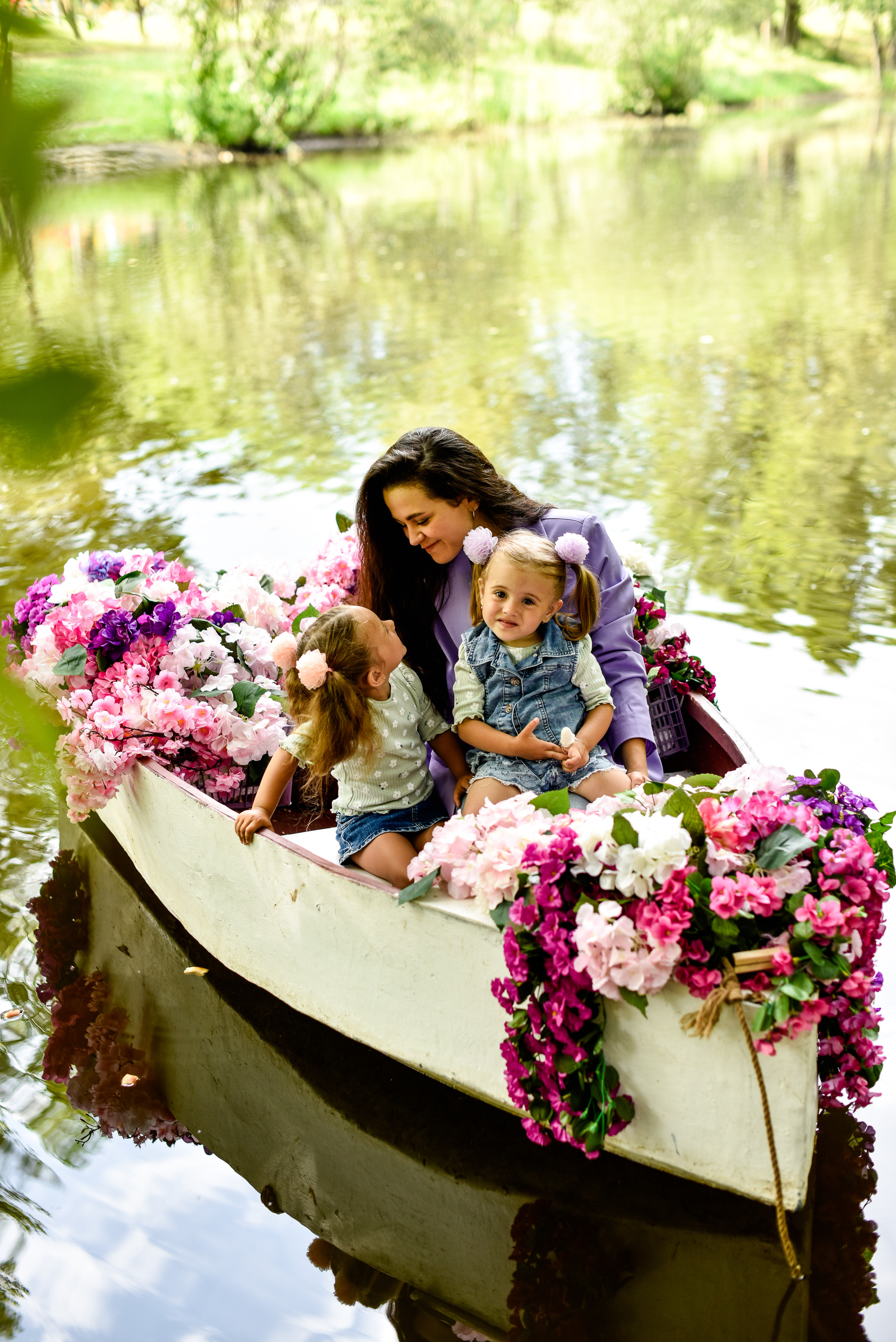 Красотки на лодке