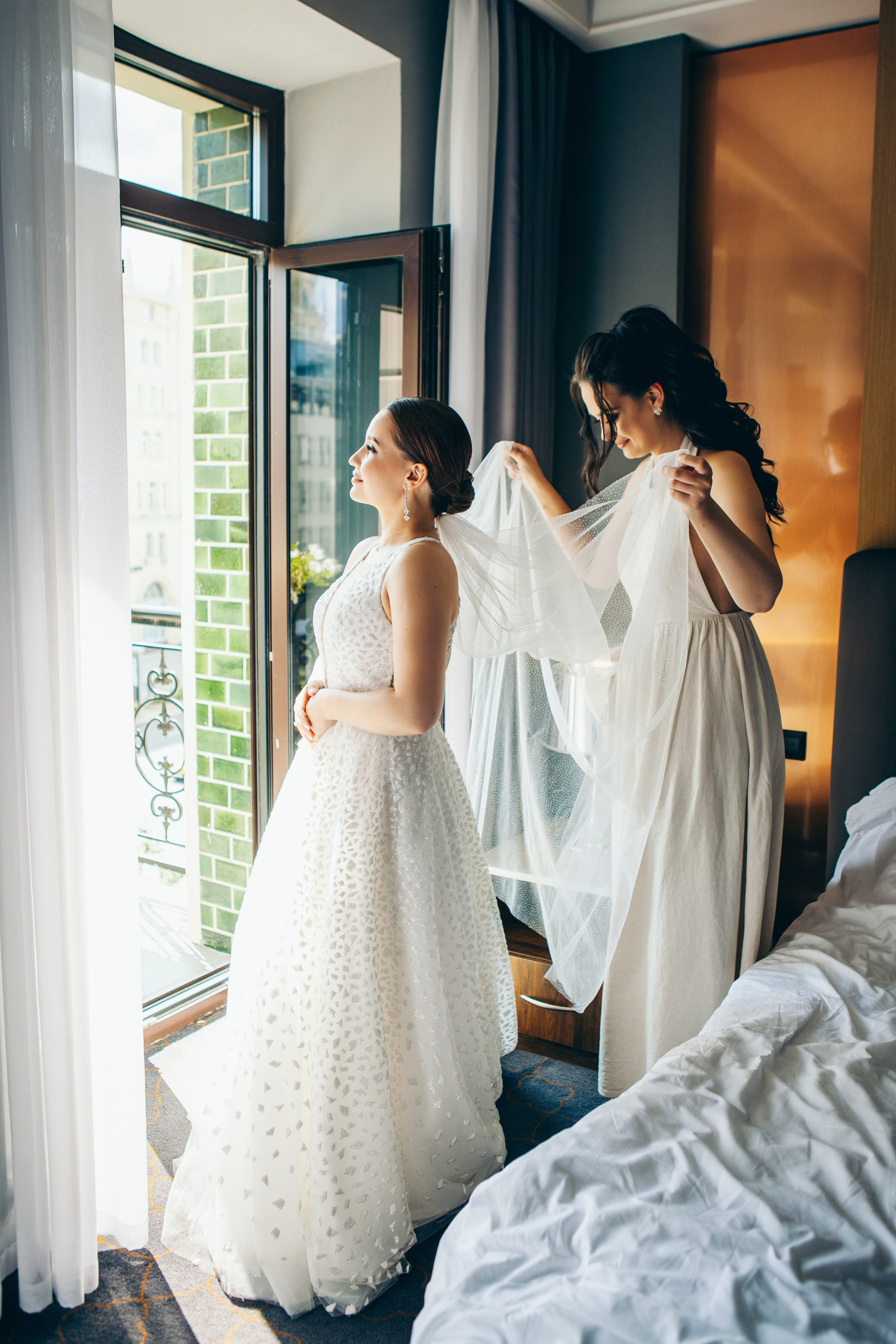 Свадебная фотосессия в отеле hartwell hotel и на патриарших прудах. Фотограф Ольга Ефремова