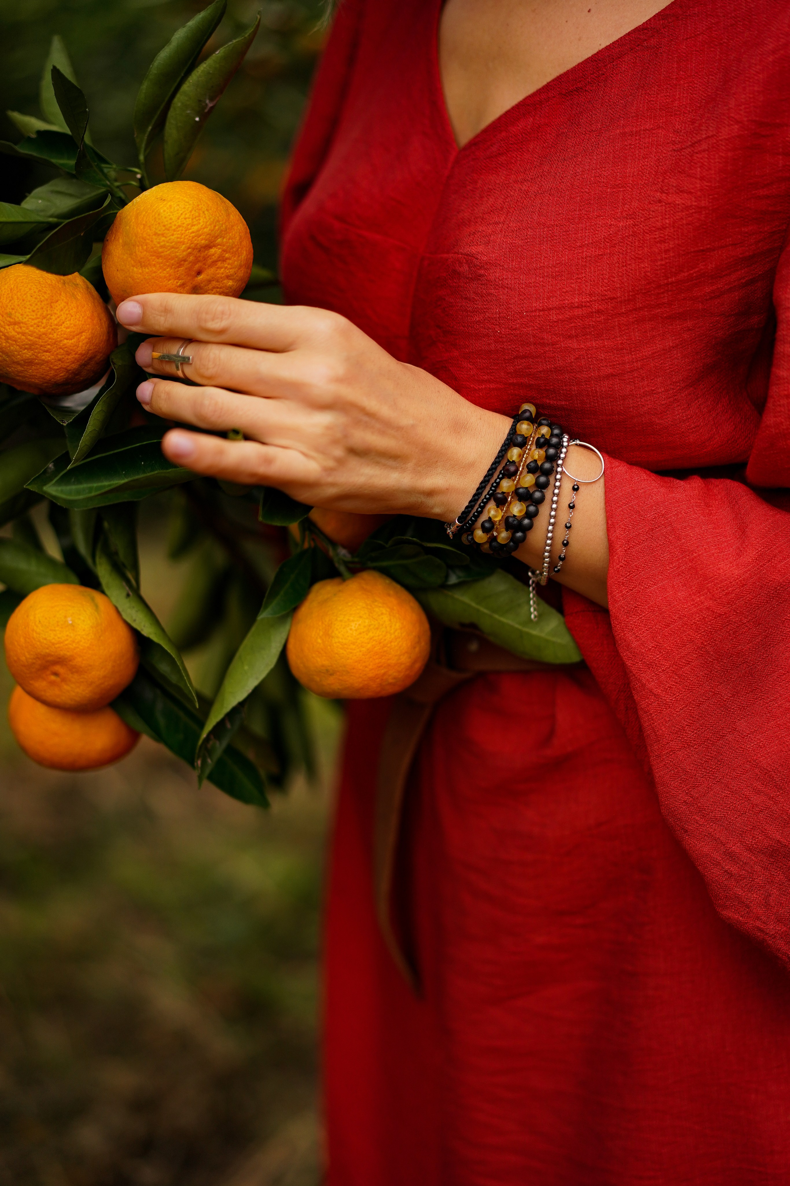 Lovestory на плантации с мандаринами в Абхазии. Фотограф Москва и Видеограф Москва