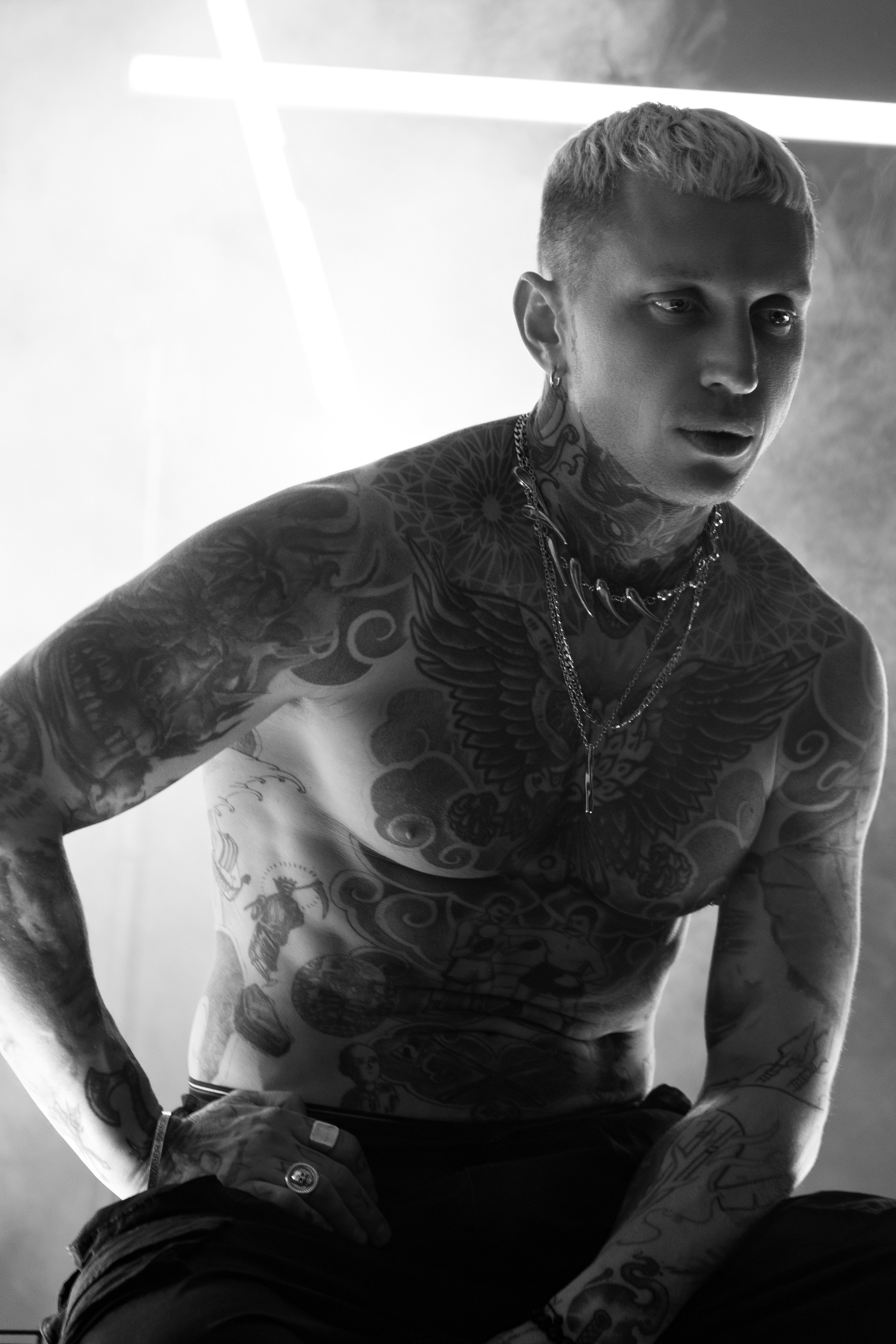 Фото сессия мужская съемка в студии. Портретный Студийный и уличный фотограф Москва. Индивидуальные, Семейные, Беременность, Будуар, Каталог, контент съемки для блога и бизнеса