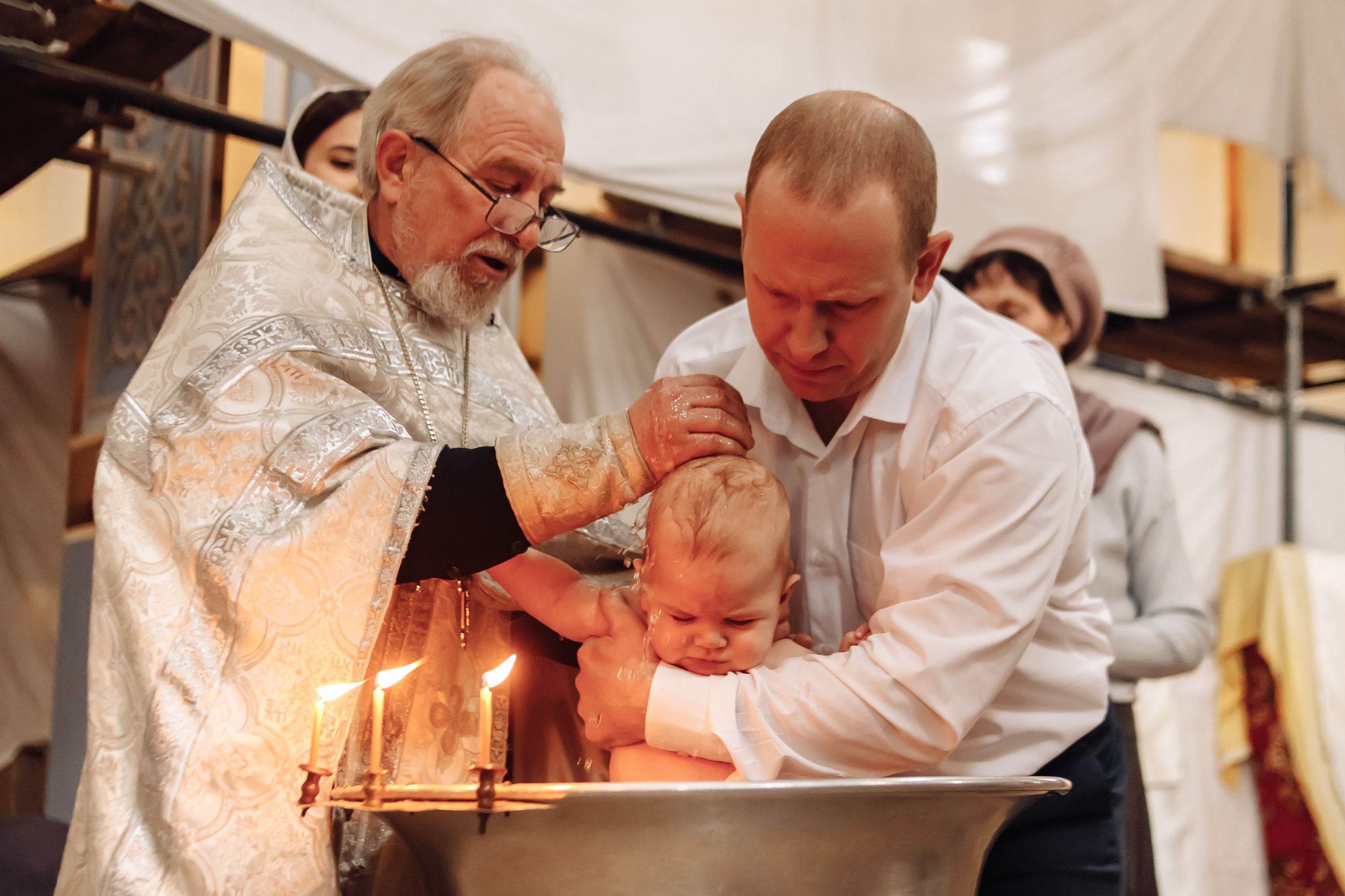 Таинство крещения ребенка фотосессия в Новопокровской