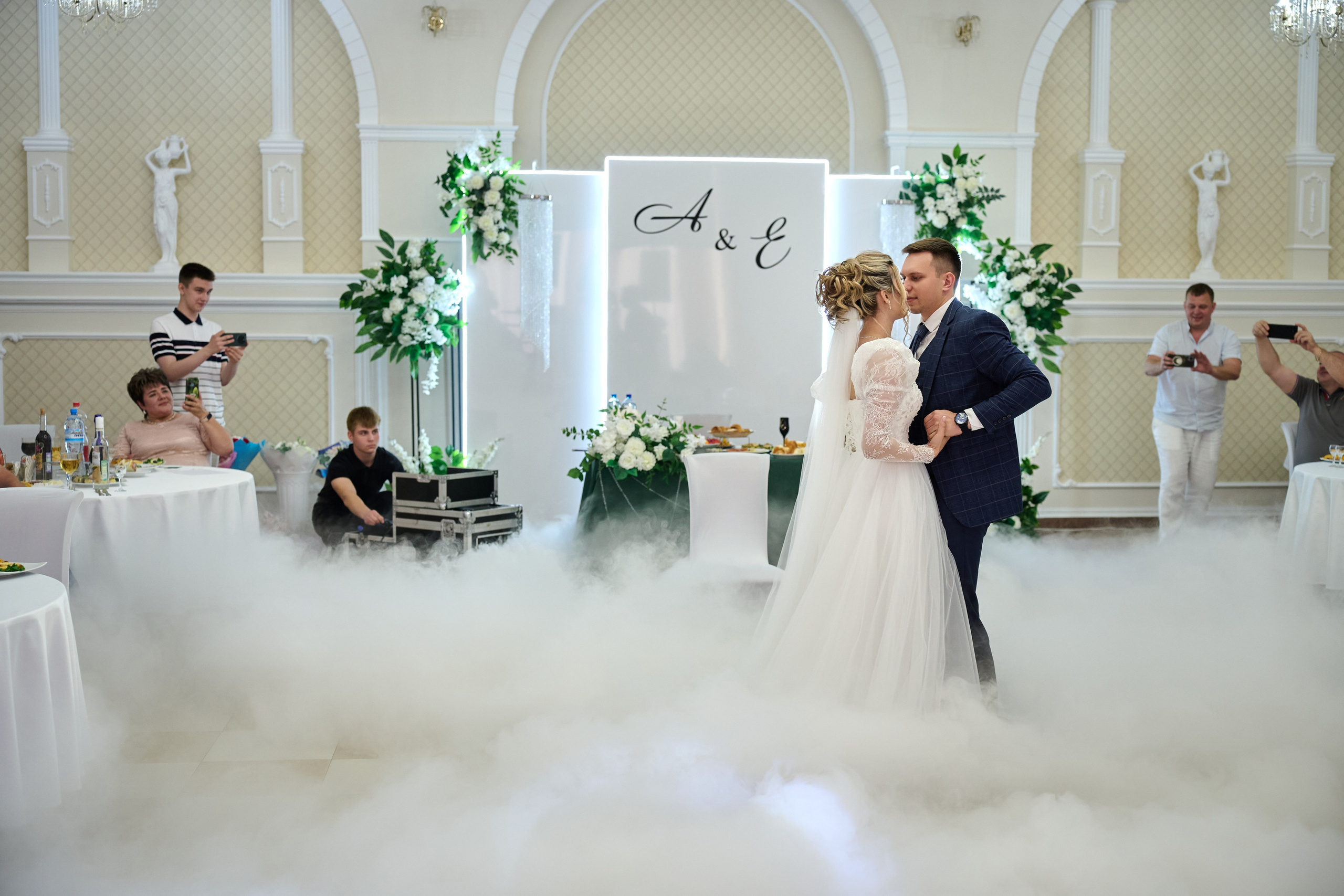 Свадебная фотосессия в Старом Осколе и Губкине. Профессиональный фотограф Старый Оскол, Губкин — свадьба, венчание, крещение, юбилей и день рождения