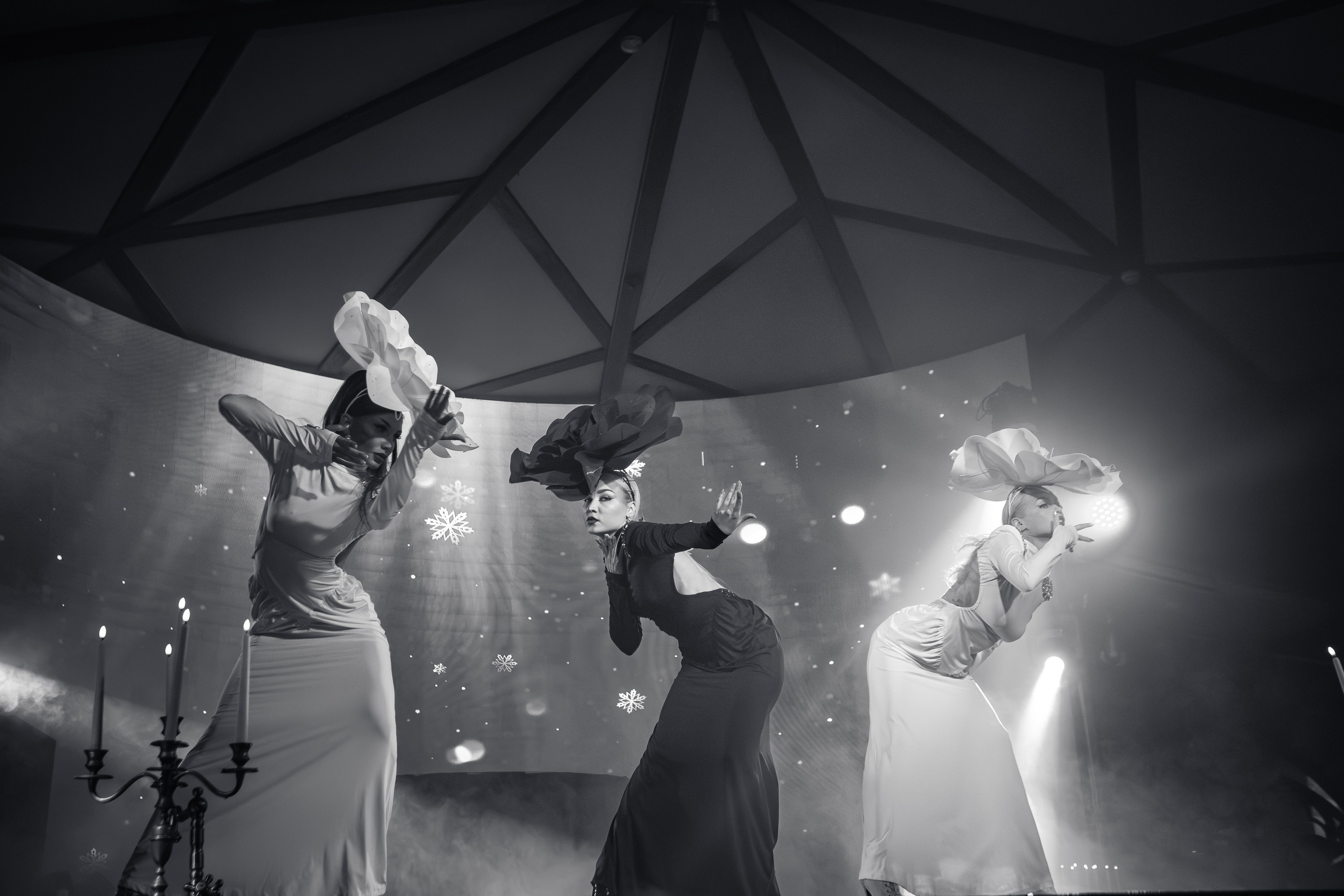 Новогодняя шоу-программа «MAGIC TIME» в PTIZZA BAR_Ялта_31.12.2025. Аминов Руслан | Фотограф