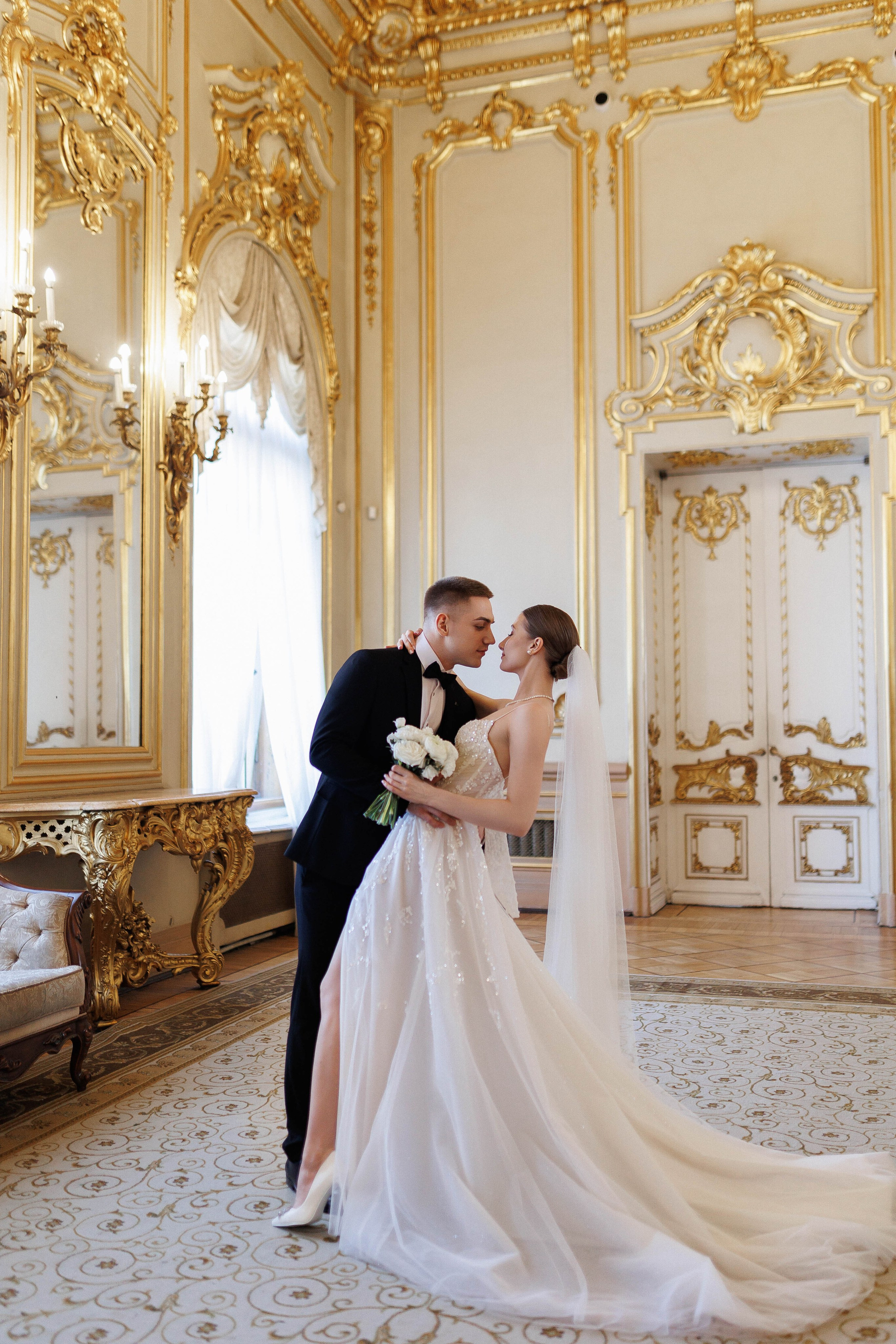 ···. Свадебный фотограф в Санкт-Петербурге Александра Чукавина