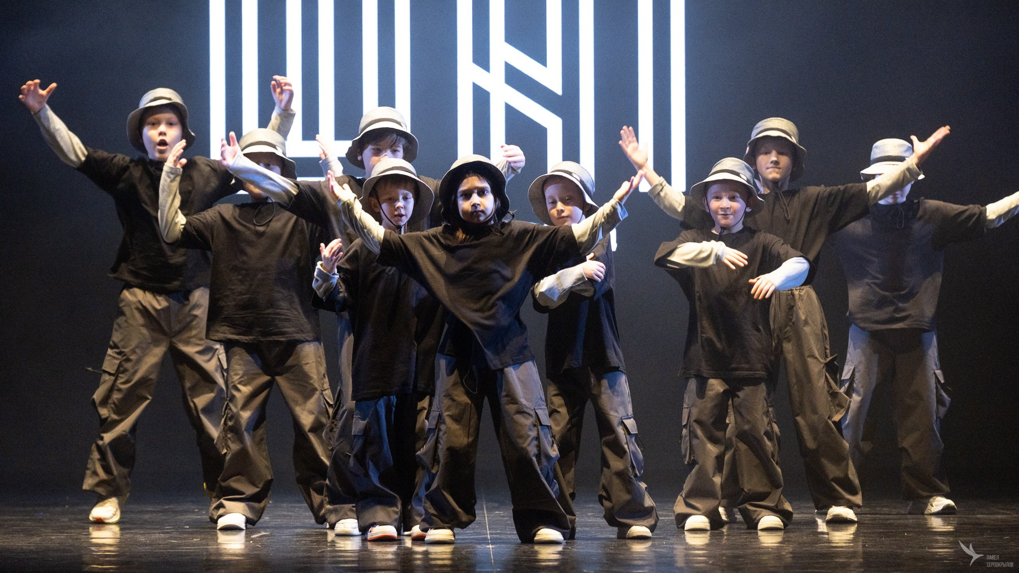 Отчетный концерт студии танца «ШАГ». Репортажный фотограф в Казани Павел Серпокрылов