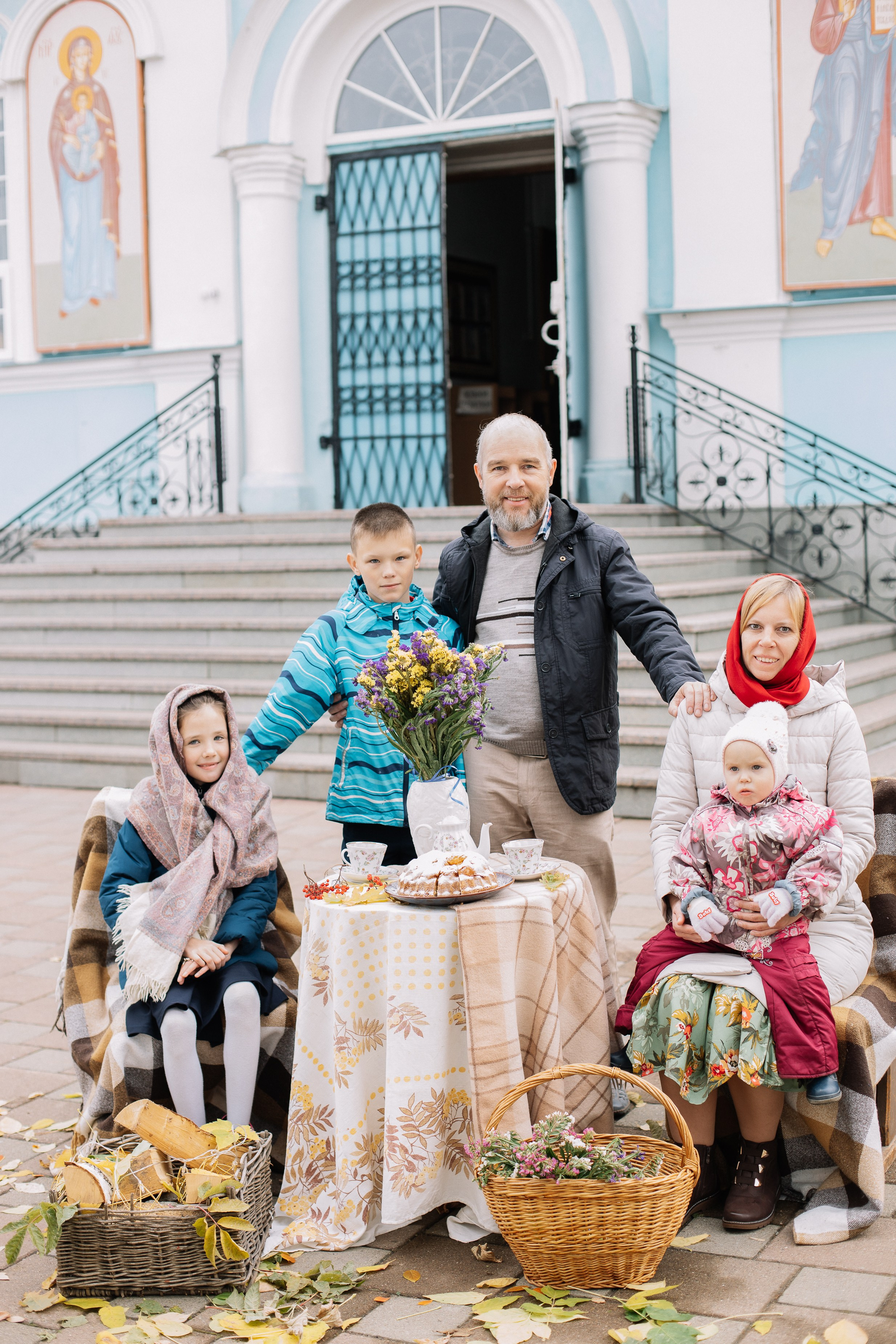 Покров в храме Иоанна Предтечи. Семейный фотограф Трусова Евгения в Екатеринбурге