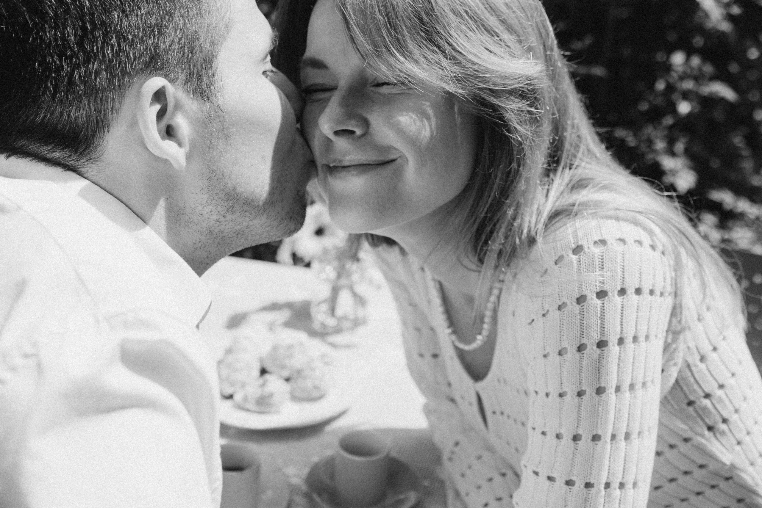 Love comes in the spring. Photographer in Paris