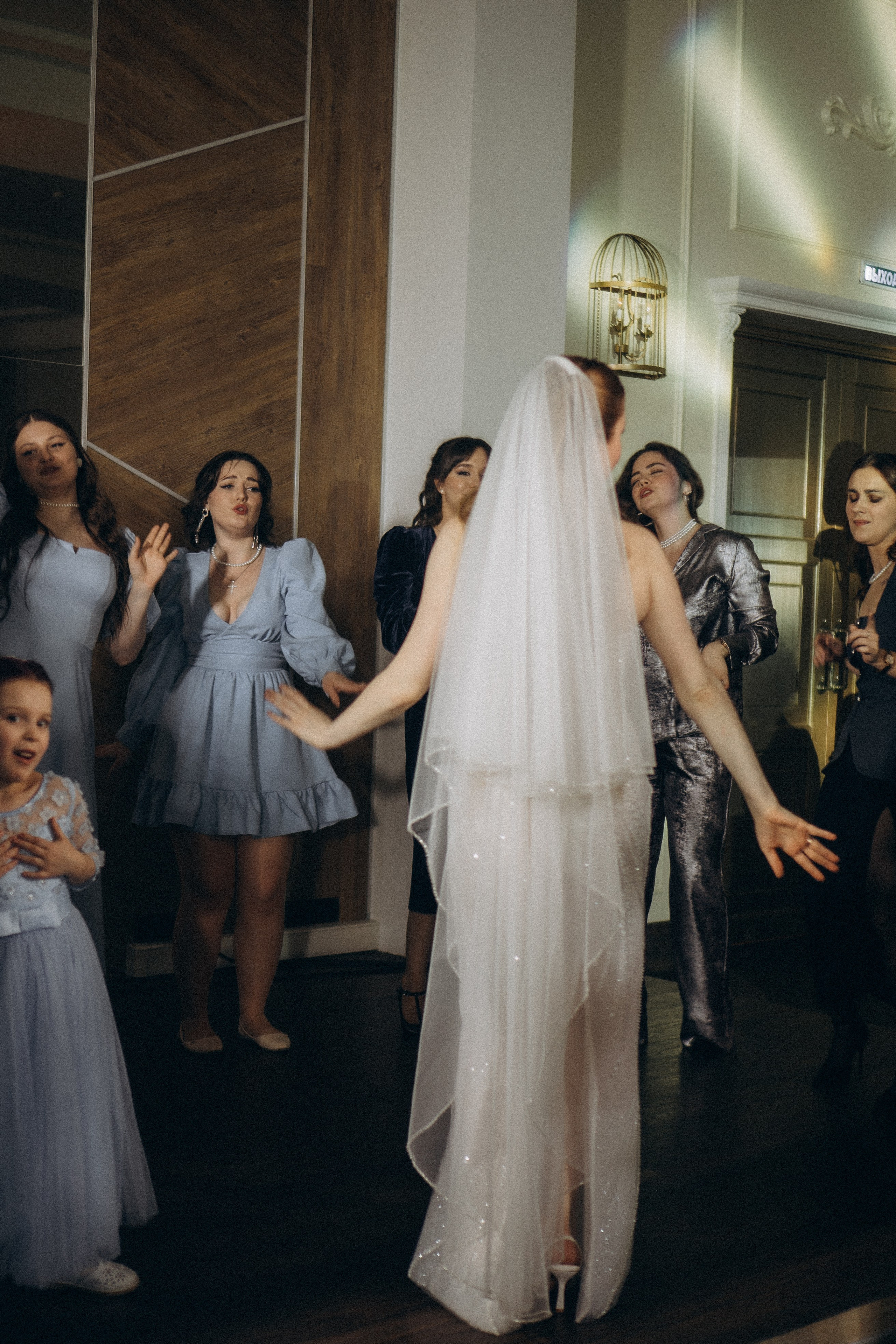 СВАДЕБНАЯ СЬЕМКА СБОРОВ В ОТЕЛЕ И ВЫЕЗД НА ЦЕРЕМОНИЮ (СНЯТО В СИБИРЕ В НИЖНЕВАРТОВСКЕ). Профессиональный фотограф, Санкт-Петербург — Виктория Богомолова