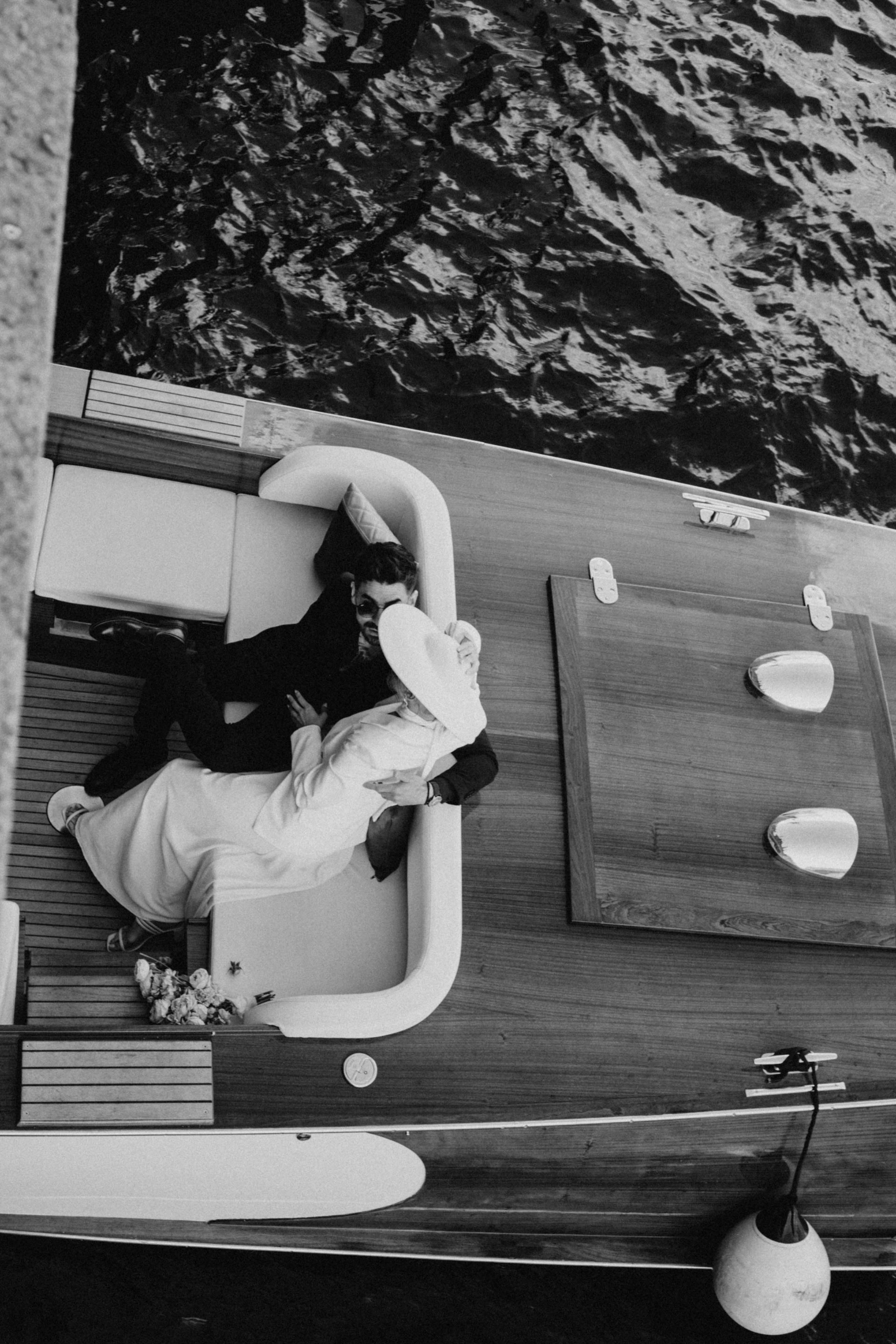 СВАДЕНБНАЯ СЬЕМКА НА КАТЕРЕ ПО КАНАЛАМ САНКТ-ПЕТЕРБУРГА И В АКВАТОРИИ НЕВЫ. Профессиональный фотограф, Санкт-Петербург — Виктория Богомолова