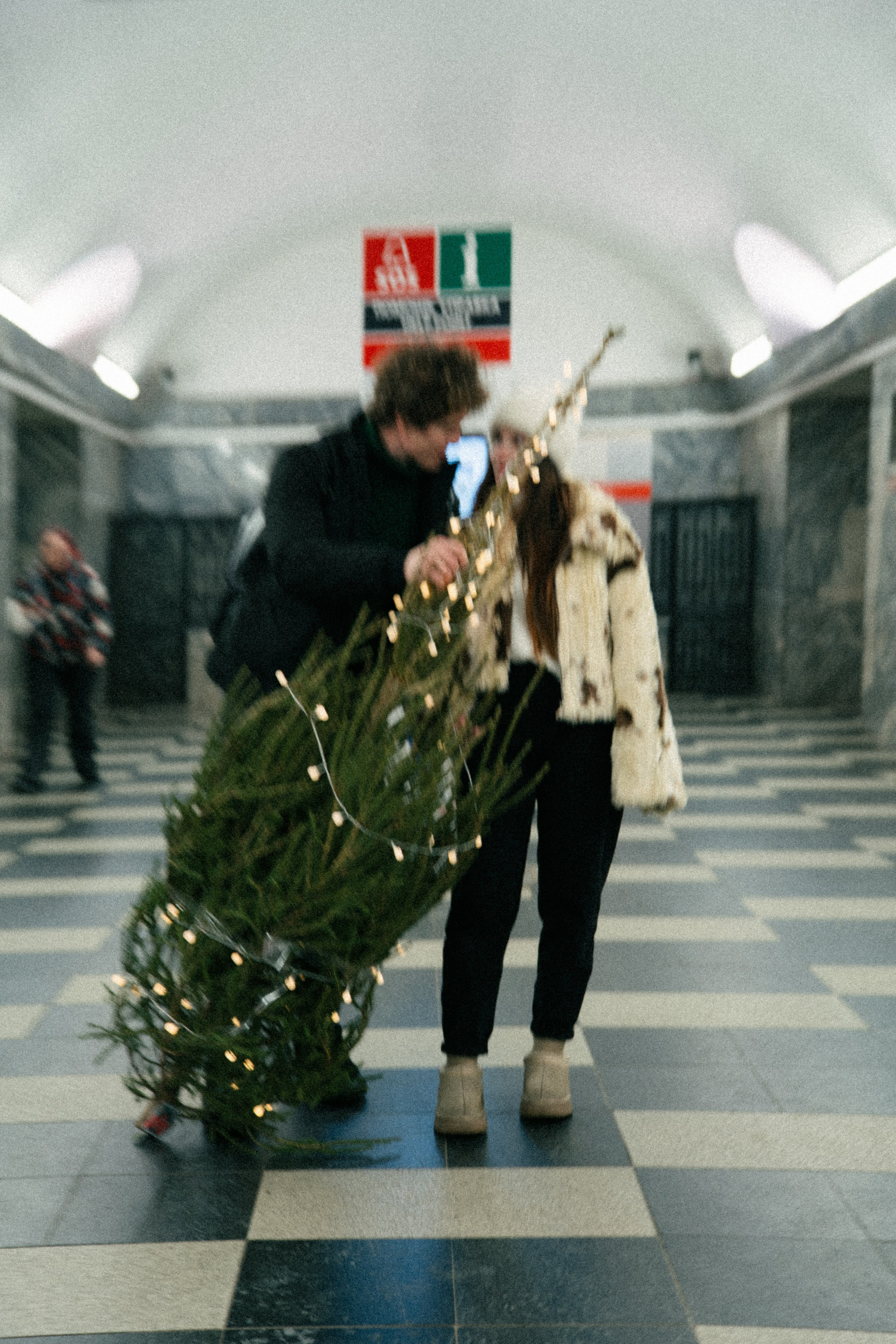 НОВОГОДНЯЯ ПРОГУЛКА ПАРЫ ПО ЧЕРНЫШЕВСКОЙ ПЕРЕД НОВЫМ ГОДОМ. Профессиональный фотограф, Санкт-Петербург — Виктория Богомолова