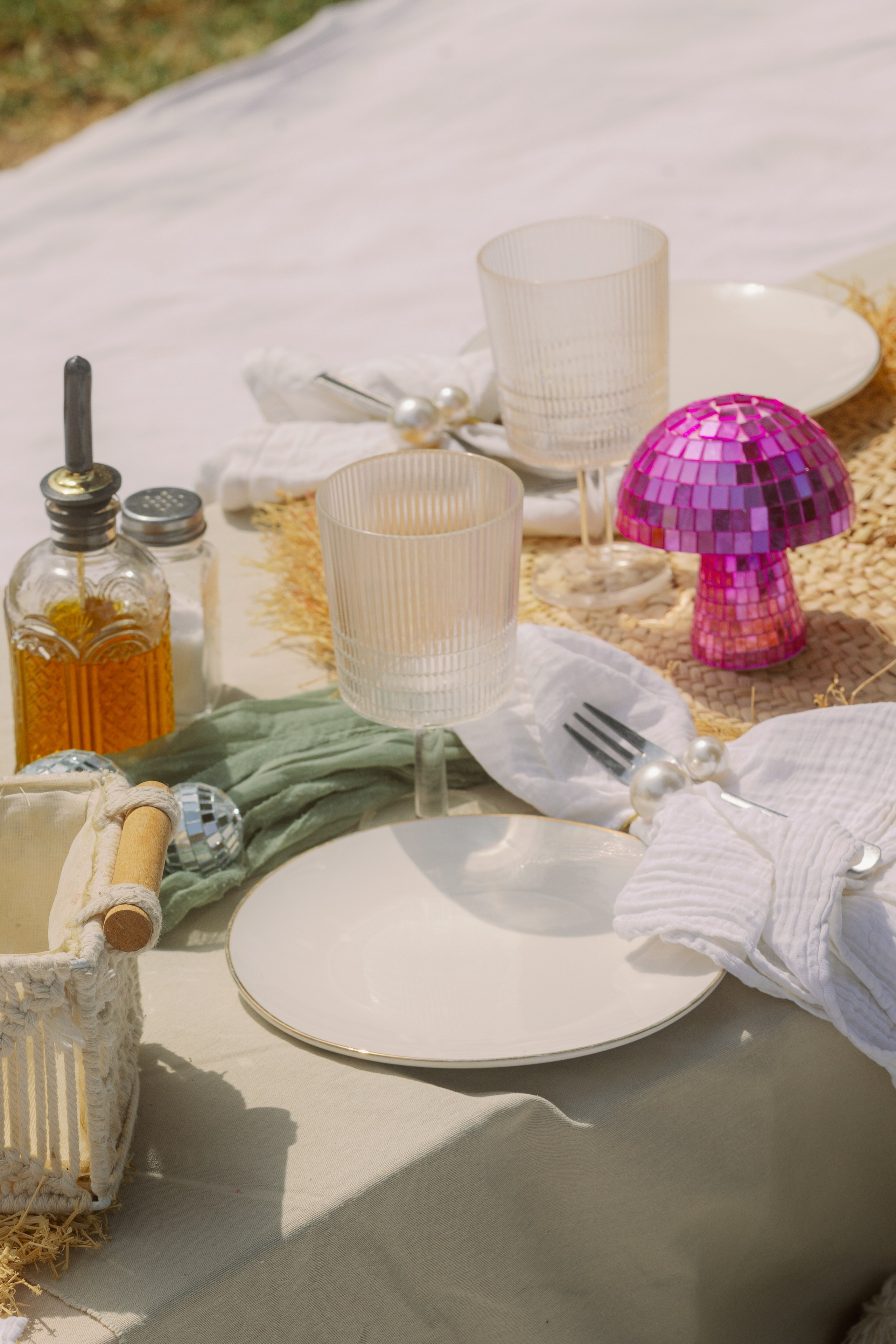 Bachelorette picnic in Barcelona. Europe Wedding Photo  — destination wedding photography across Europe and the Middle East