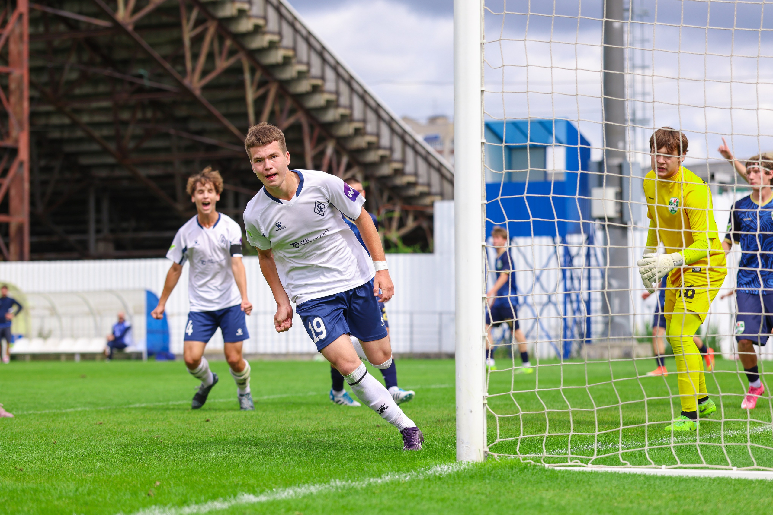 Юношеская футбольная лига U-16. Крылья Советов — Казань