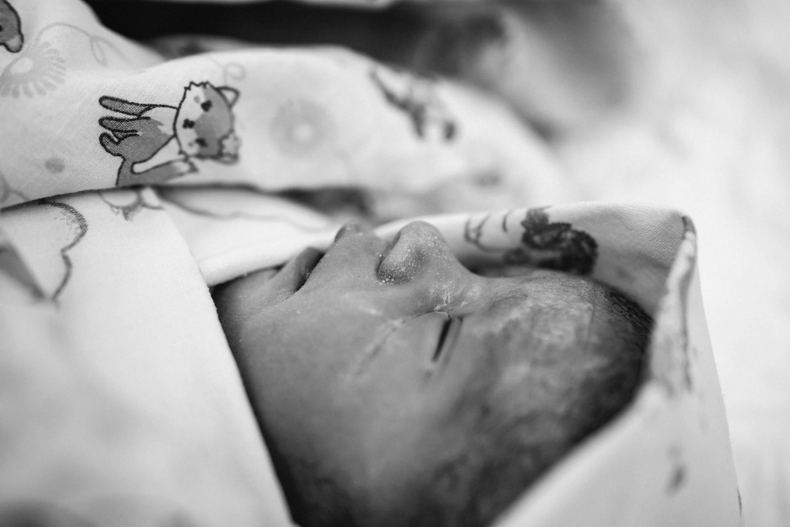 Съемка родов ЧБ. Фотограф и видеограф на роды в Москве Подшивалова Полина