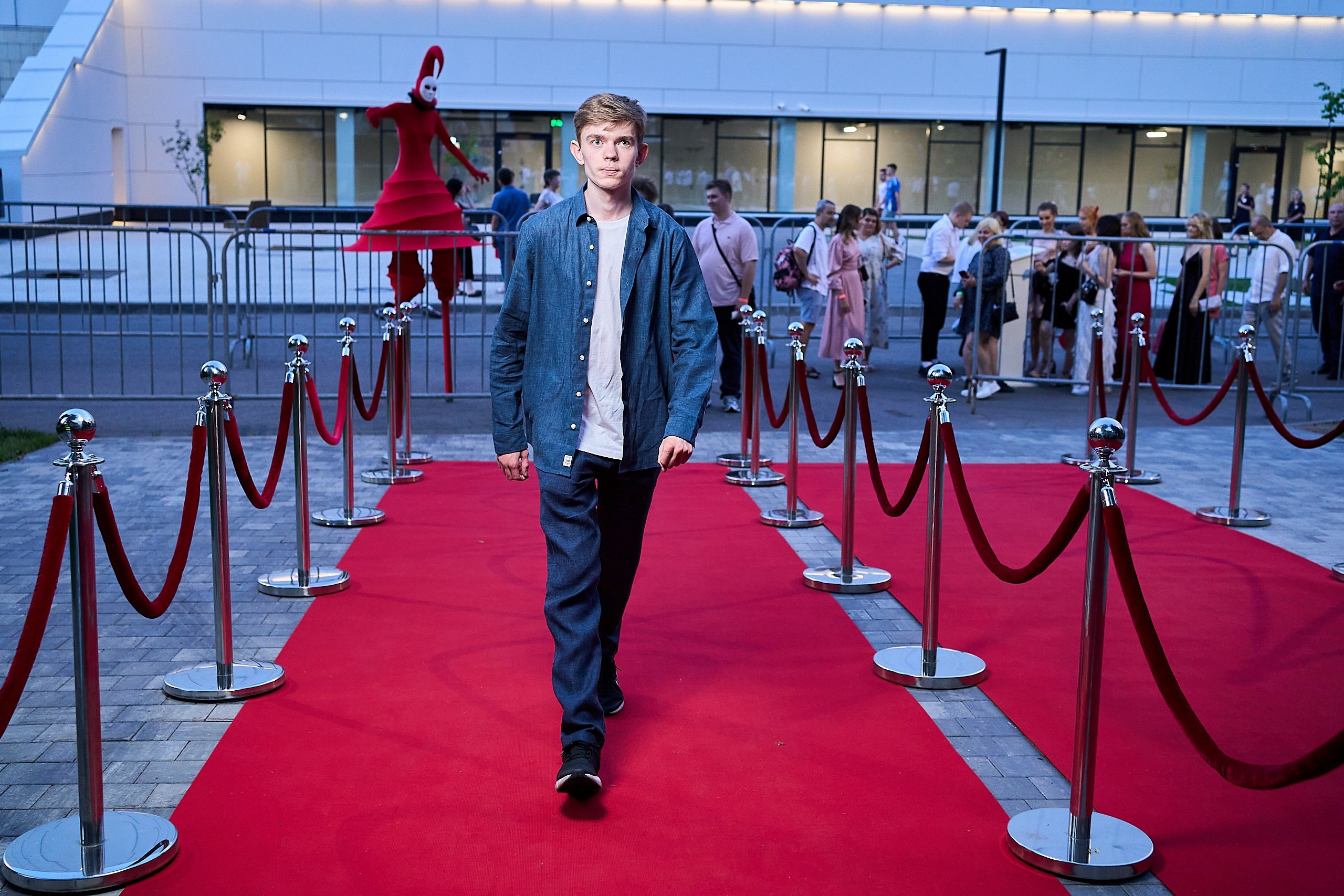 Выпускной 2024 концертный зал Академия ВТБ. Фотограф и Видеограф в Москве. Олег Корушев