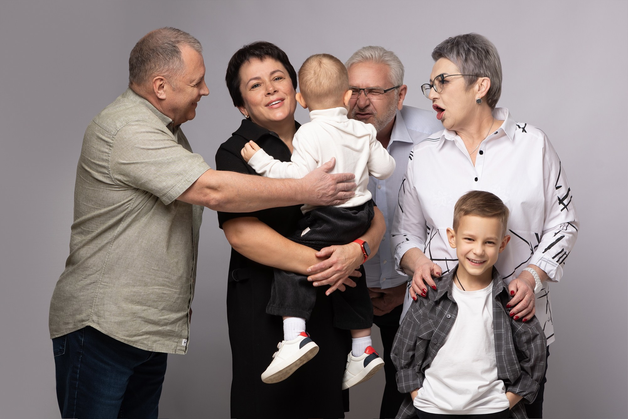 Семейная фотосессия в студии. Фотограф в Оренбурге. Профессиональный фотограф