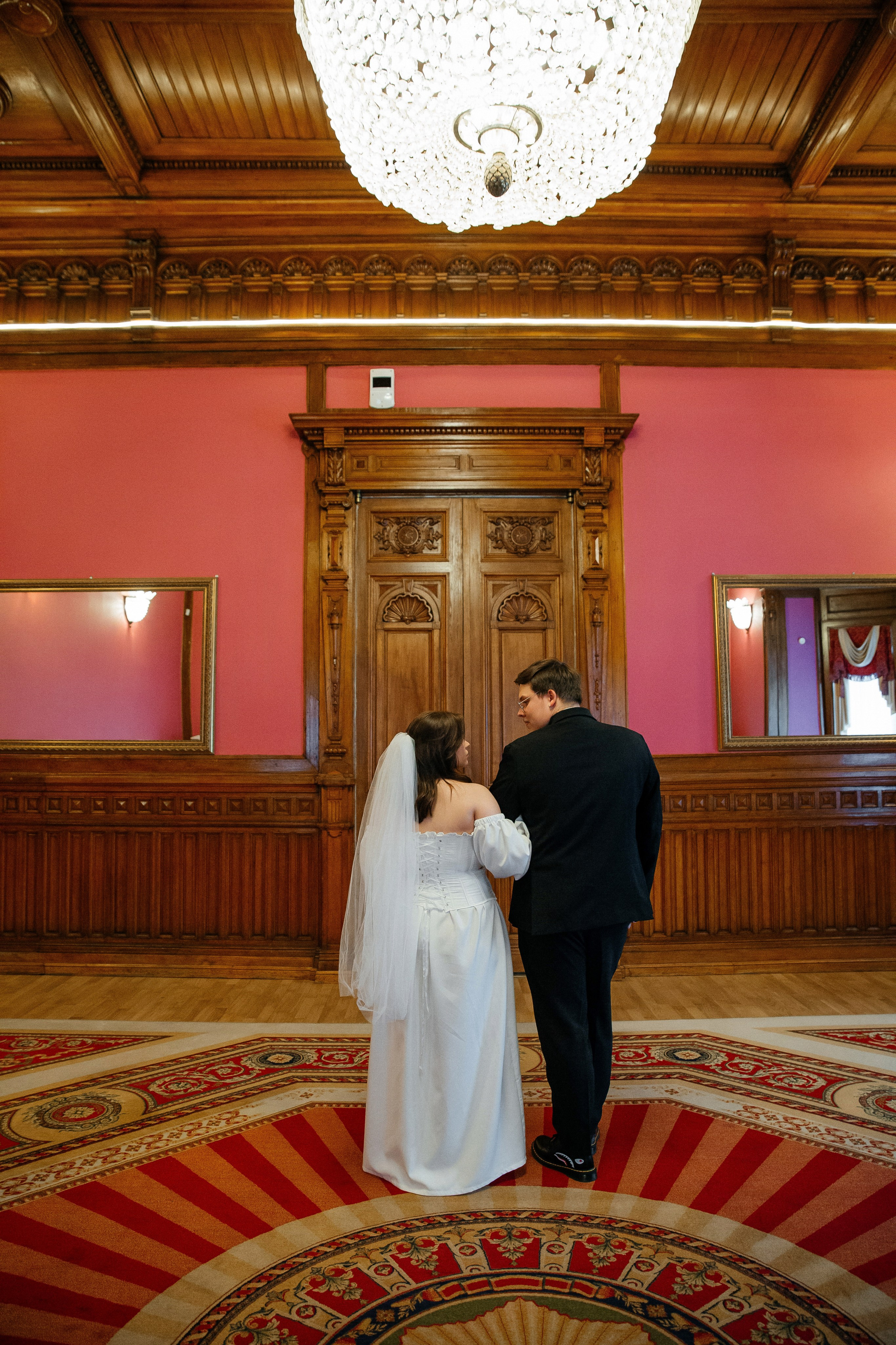 Съемка в отеле и регистрация прохладным майским днем. Свадебный фотограф в Санкт-Петербурге Вика Стукачева