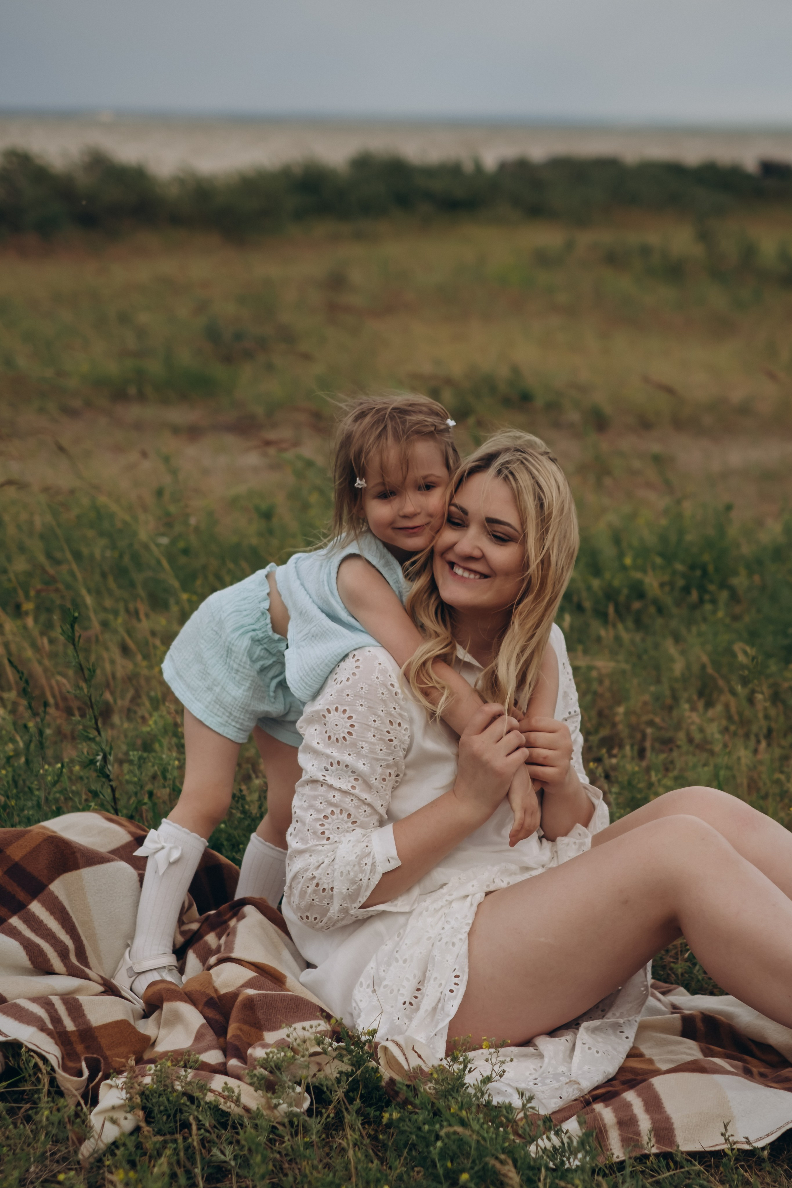 Прогулочная у моря. Мама и дочь. Фотограф Новосибирск Анна Рождественская