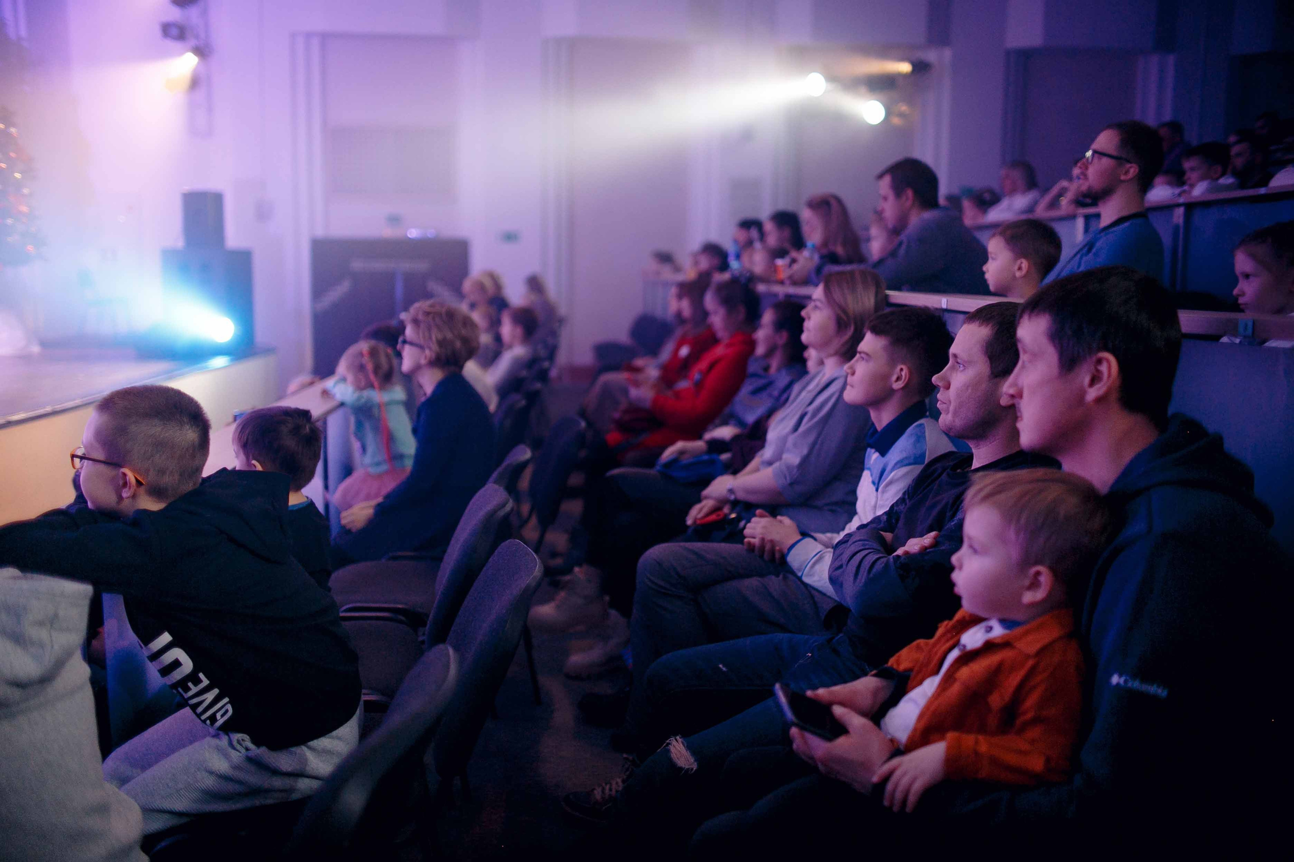 Елка в «Казармах» ТЮЗ. Ваш репортажный фотограф Артемий Антонов