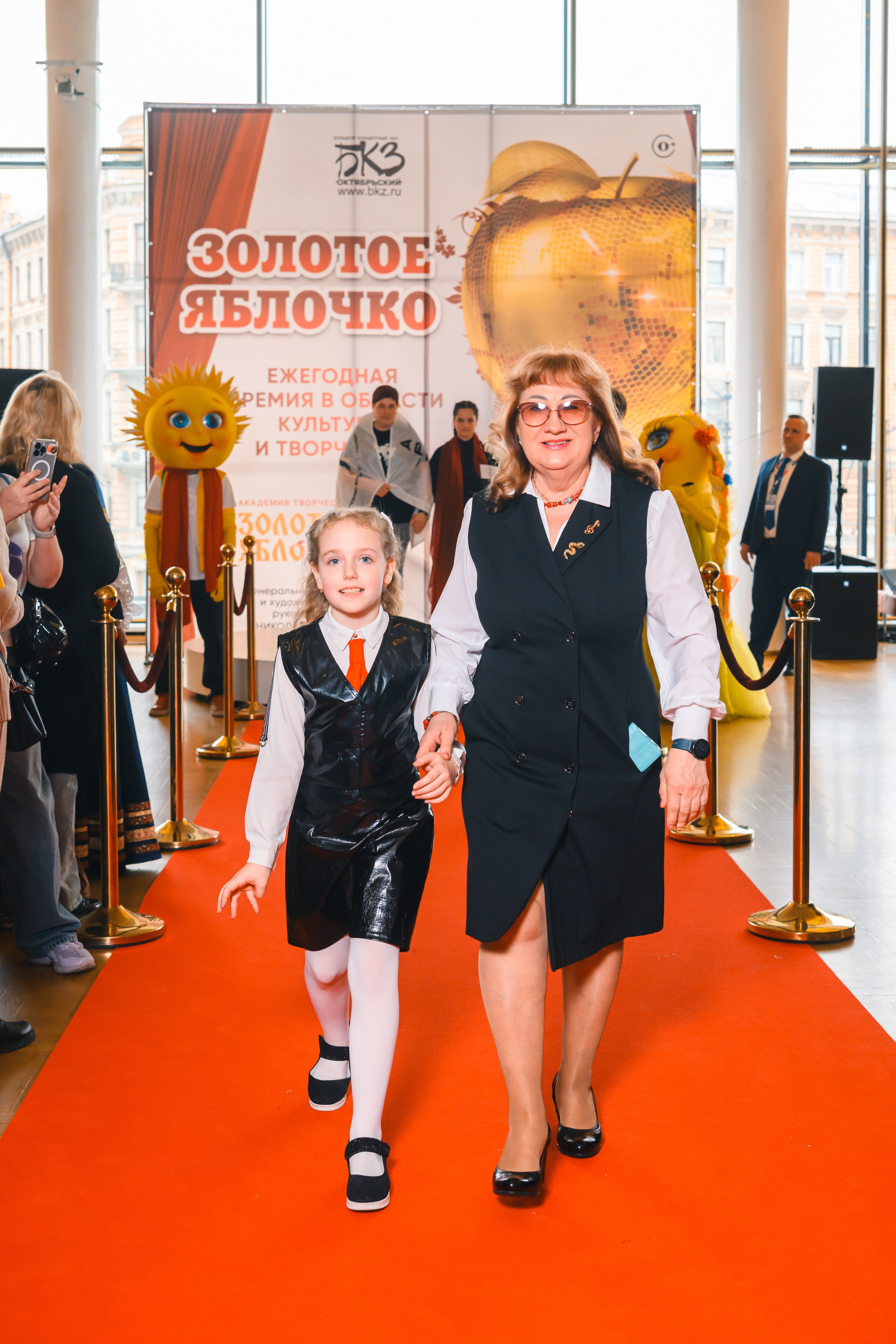 23 апреля, красная дорожка, БКЗ Октябрьский, г. Санкт-Петербург. Золотое яблочко