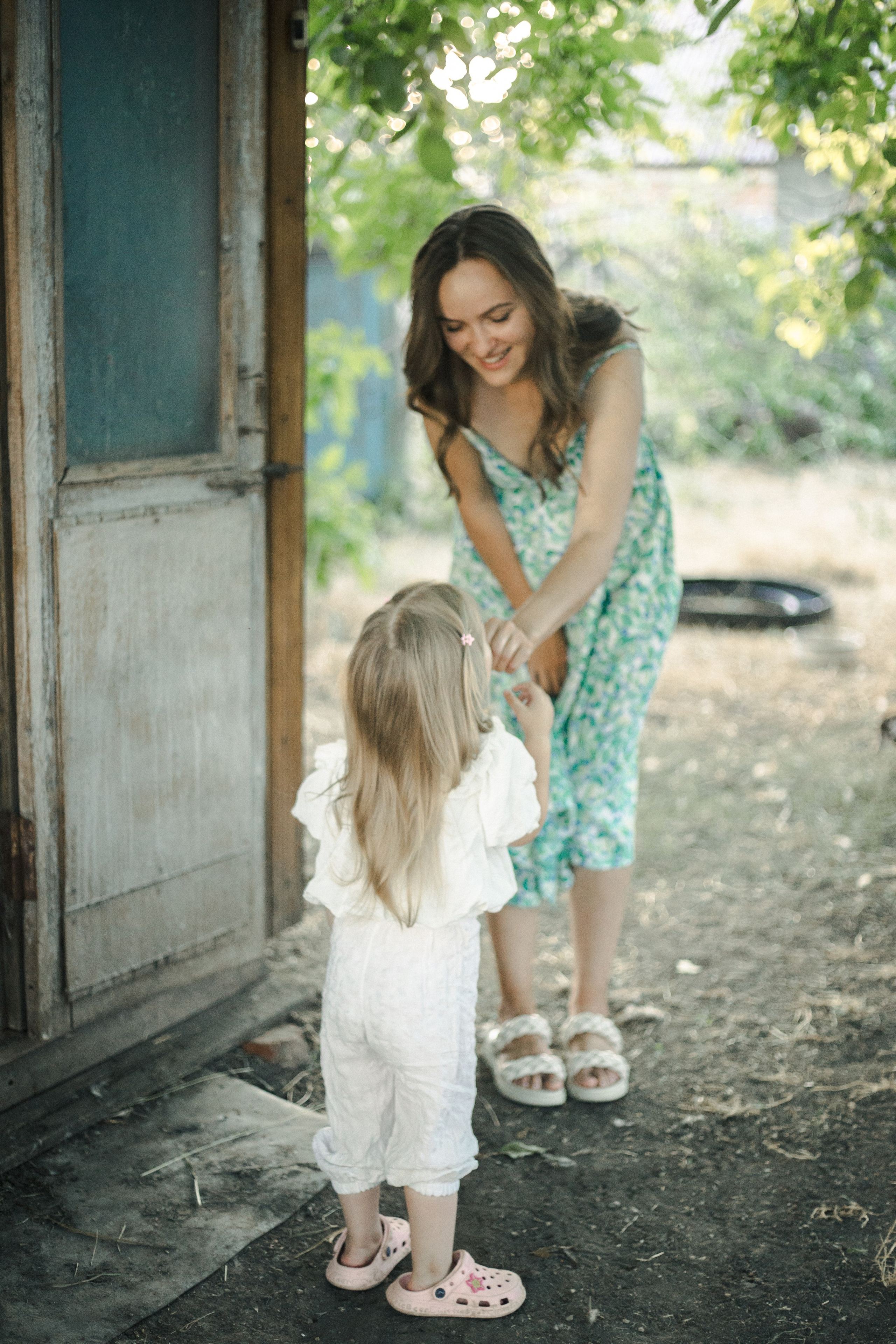 У бабушки в саду. Елизавета и Мария. Фотограф в Ростове-на-Дону и Краснодаре Елизавета Киселёва