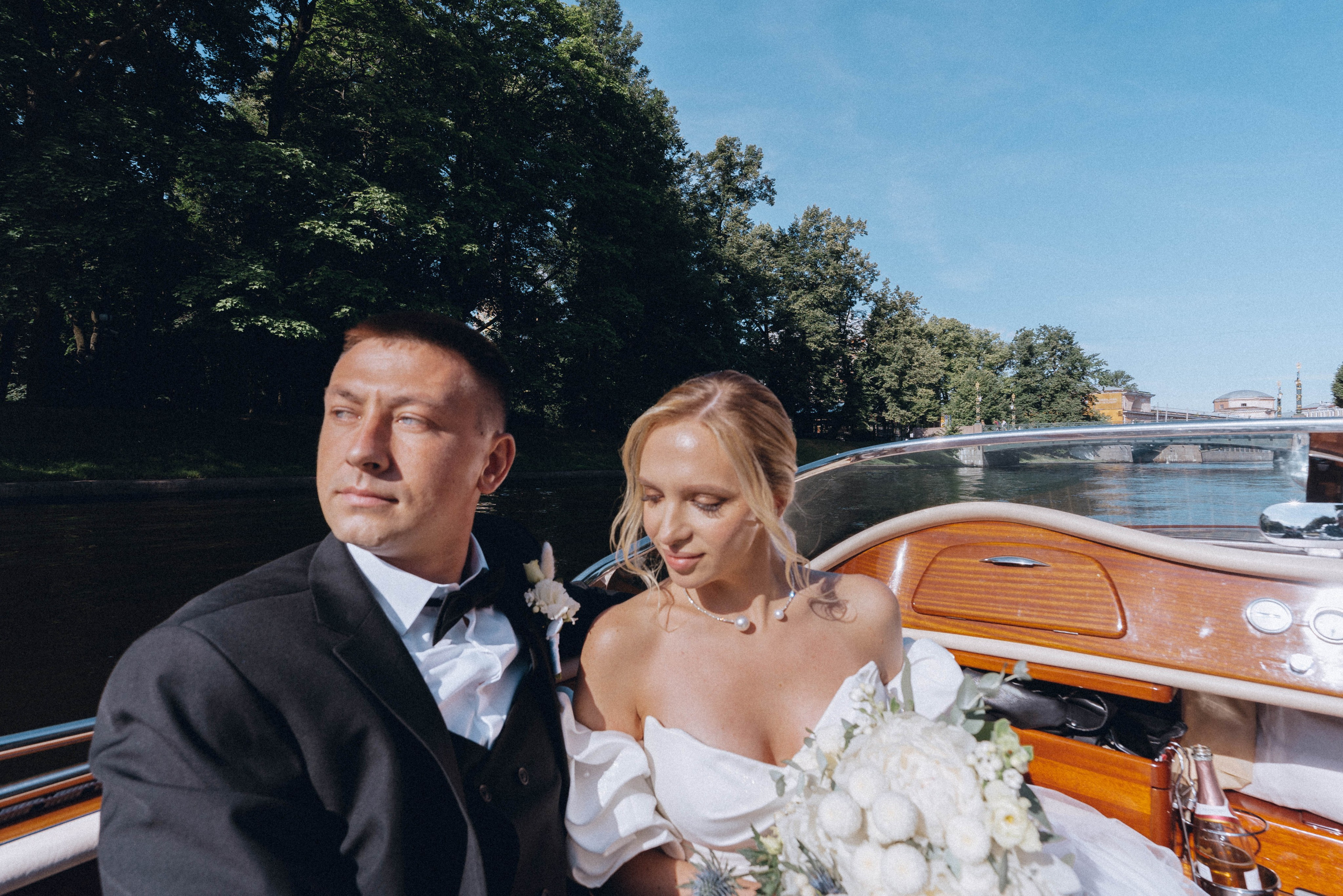 СВАДЕНБНАЯ СЬЕМКА НА КАТЕРЕ ПО КАНАЛАМ САНКТ-ПЕТЕРБУРГА И В АКВАТОРИИ НЕВЫ. Профессиональный фотограф, Санкт-Петербург — Виктория Богомолова