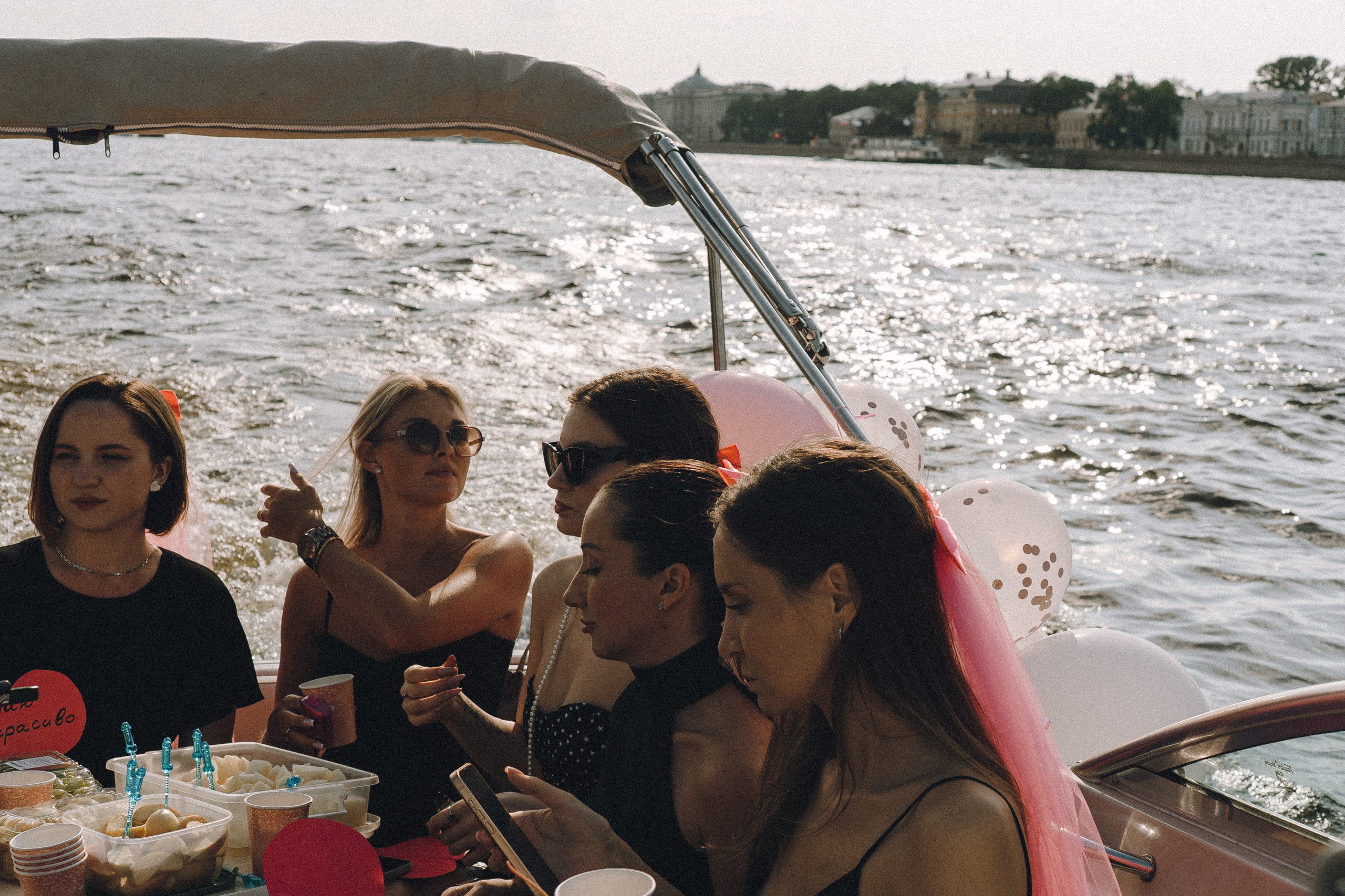 ДЕВИЧНИК НА КАТЕРЕ. Профессиональный фотограф, Санкт-Петербург — Виктория Богомолова