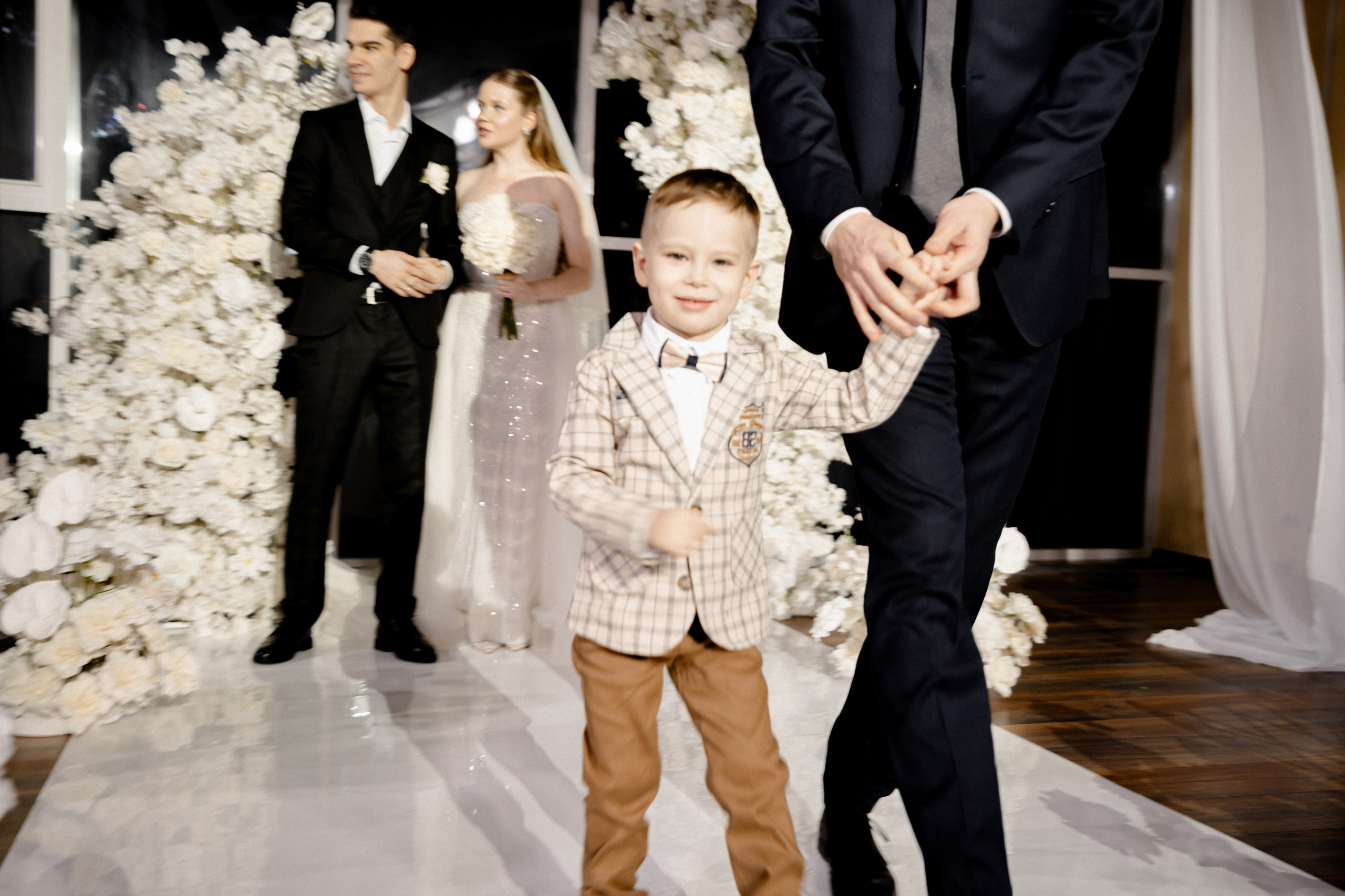 СВАДЕБНАЯ СЬЕМКА СБОРОВ В ОТЕЛЕ И ВЫЕЗД НА ЦЕРЕМОНИЮ (СНЯТО В СИБИРЕ В НИЖНЕВАРТОВСКЕ). Профессиональный фотограф, Санкт-Петербург — Виктория Богомолова