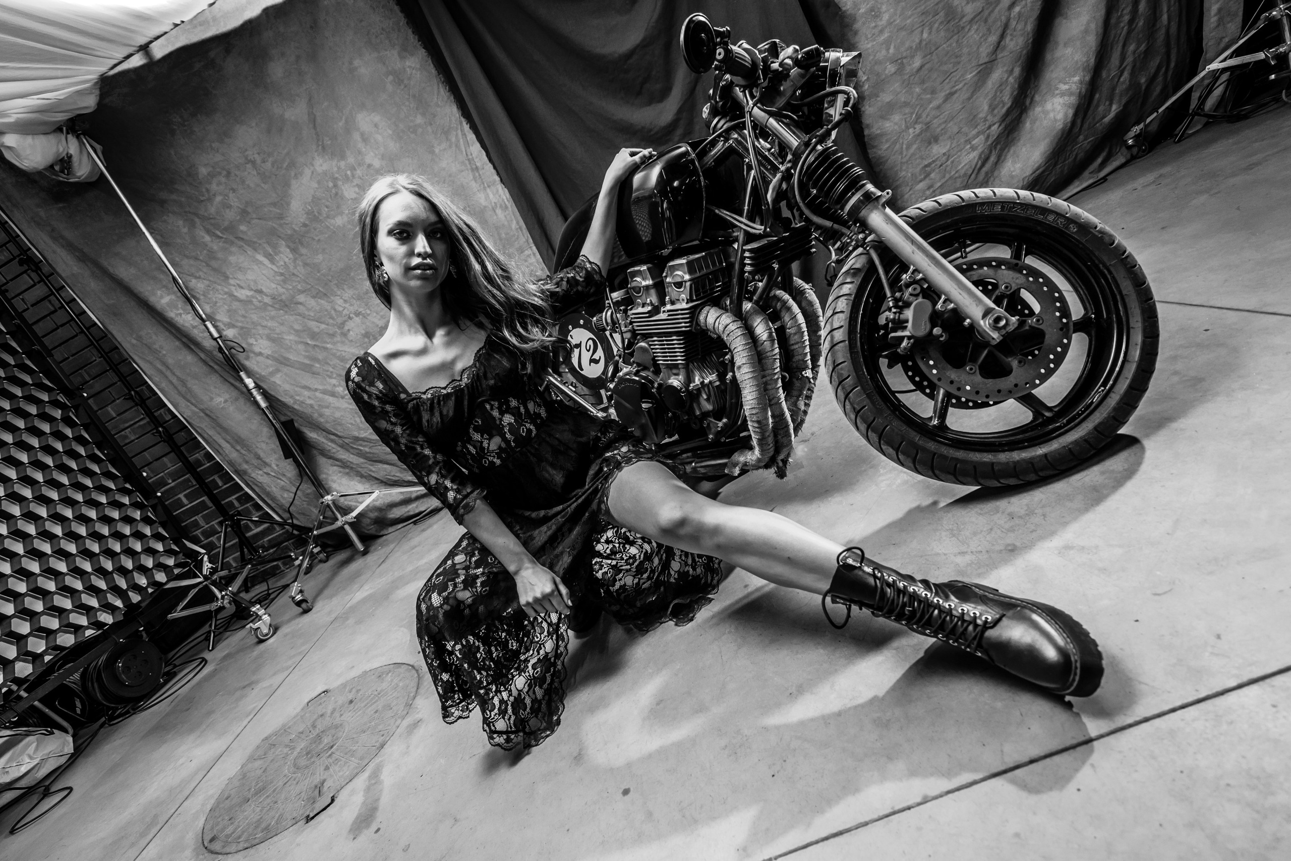 Девушки-байкеры — Фотосессия с мотоциклом в Питере. Свадебный, семейный, портретный, репортажный фотограф в Санкт-Петербурге